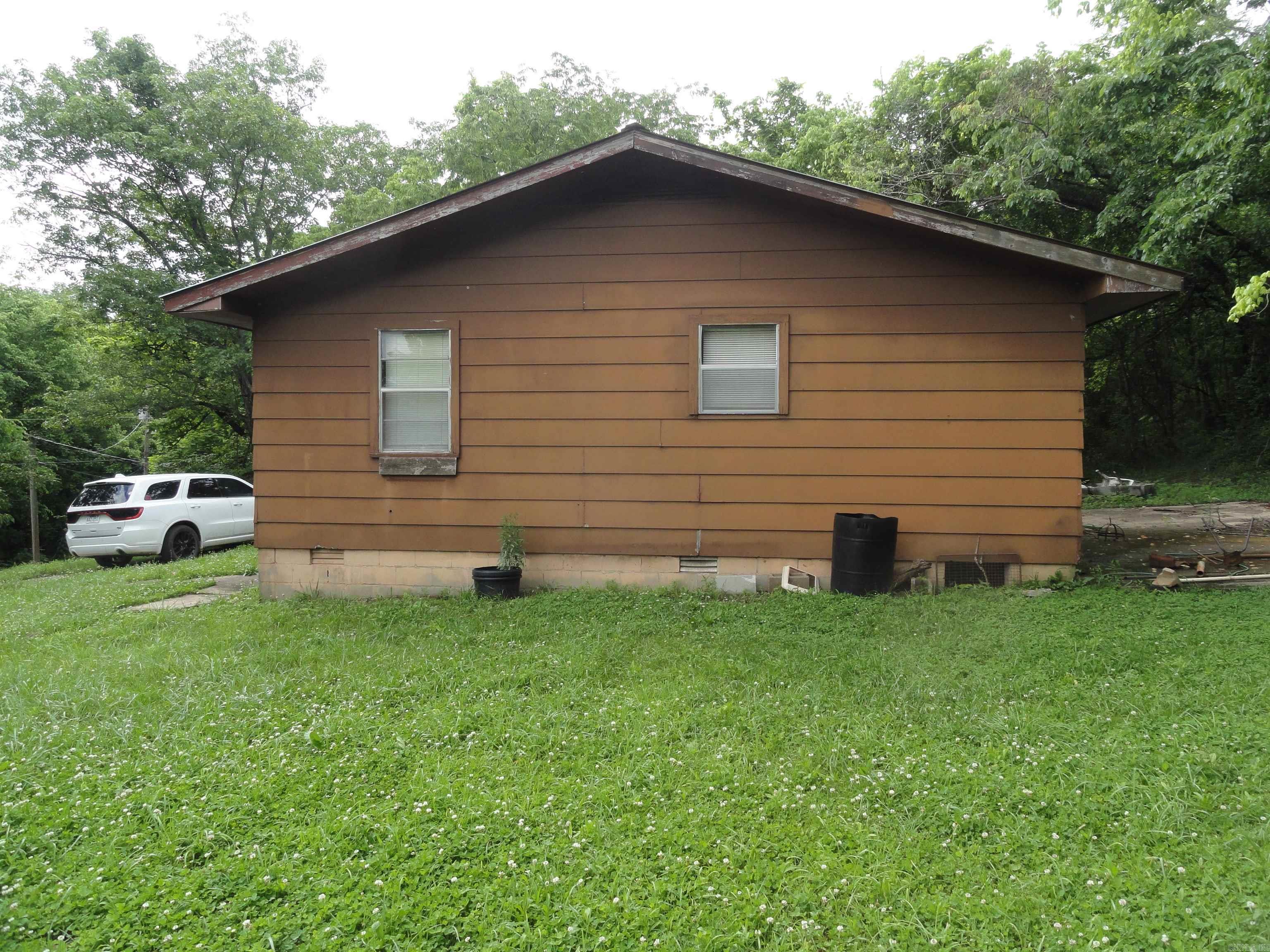 813  Main  Leslie, AR