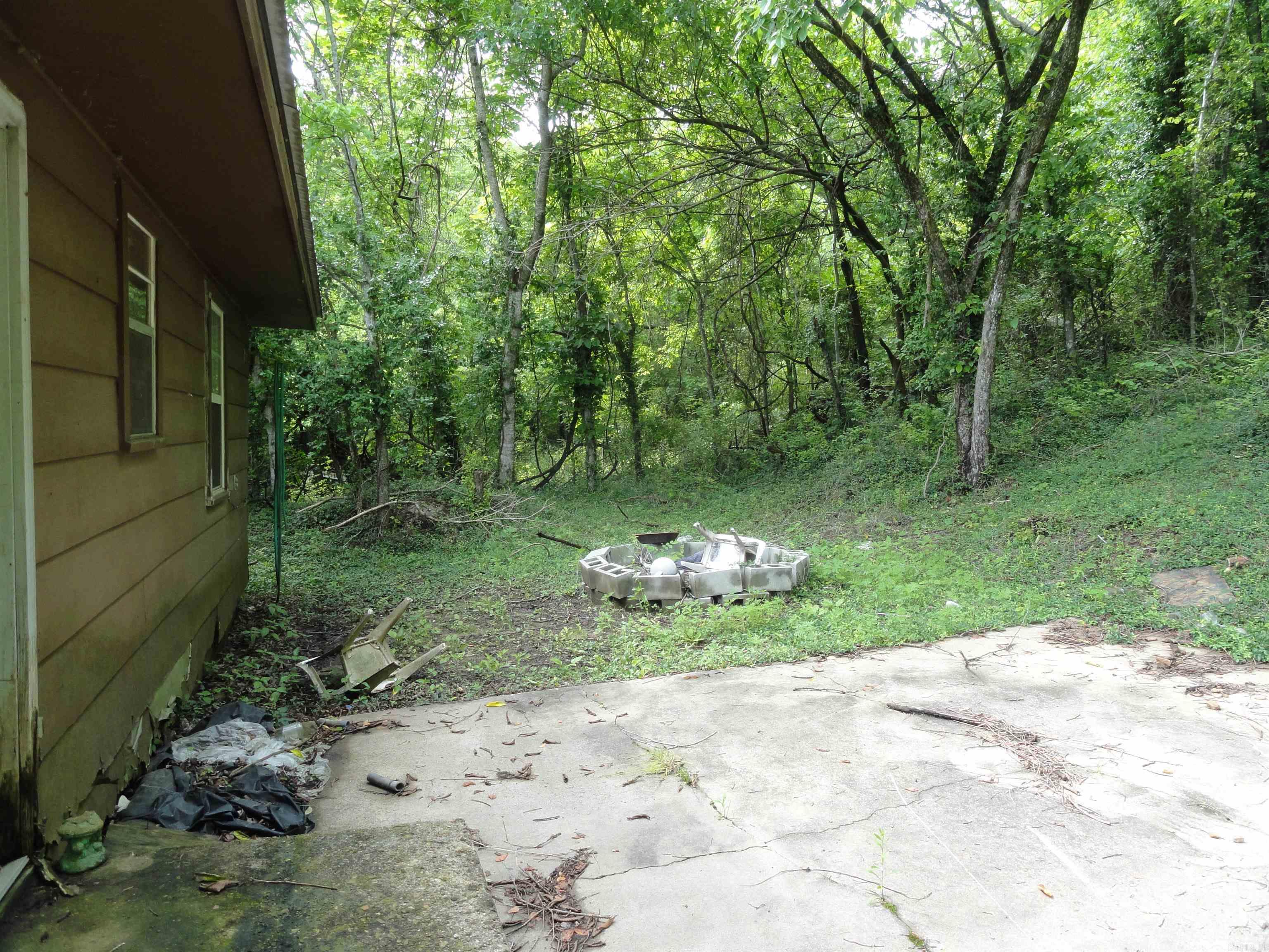813  Main  Leslie, AR