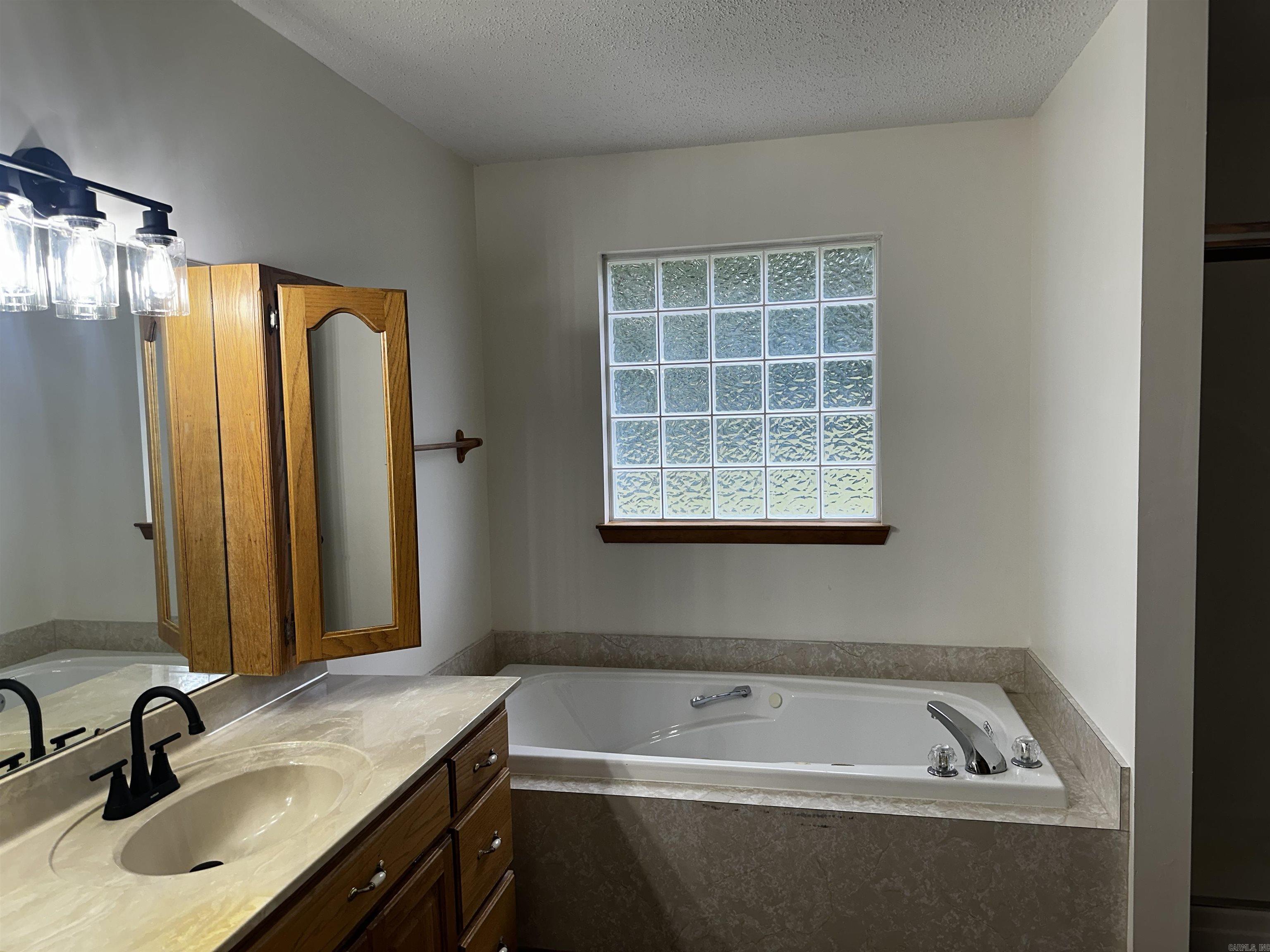 208  Randolph Ct  Hensley, AR