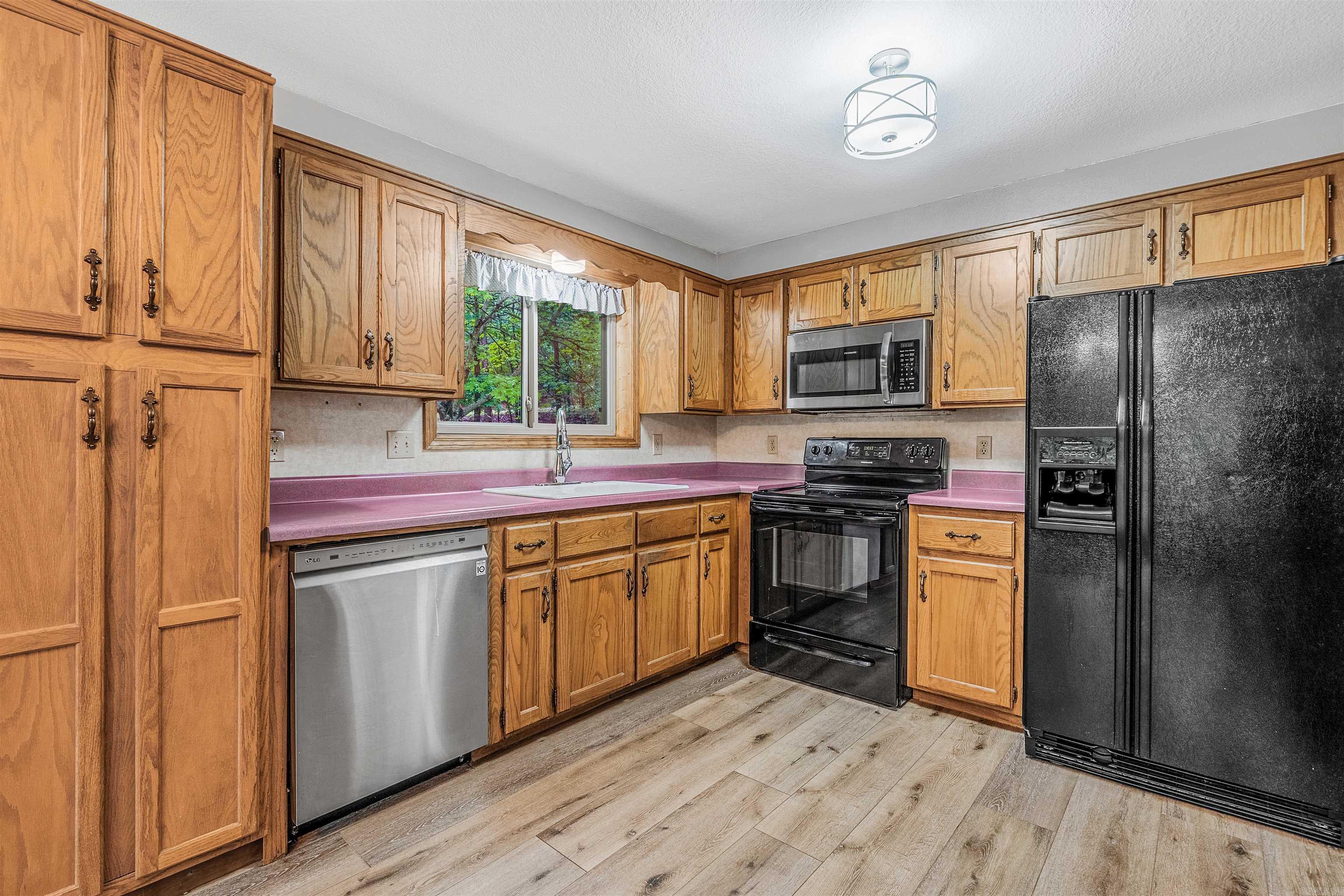 101  Oakwood Ct  Fairfield Bay, AR