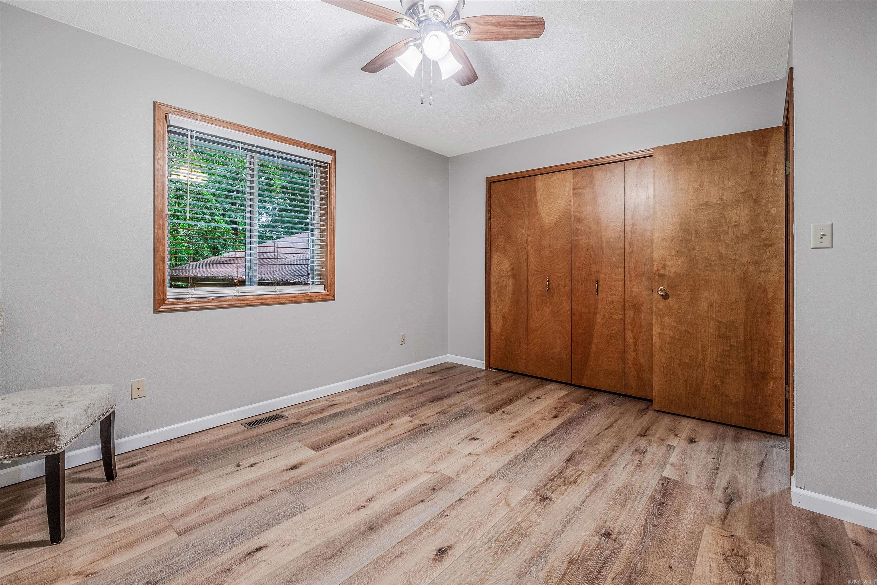 101  Oakwood Ct  Fairfield Bay, AR