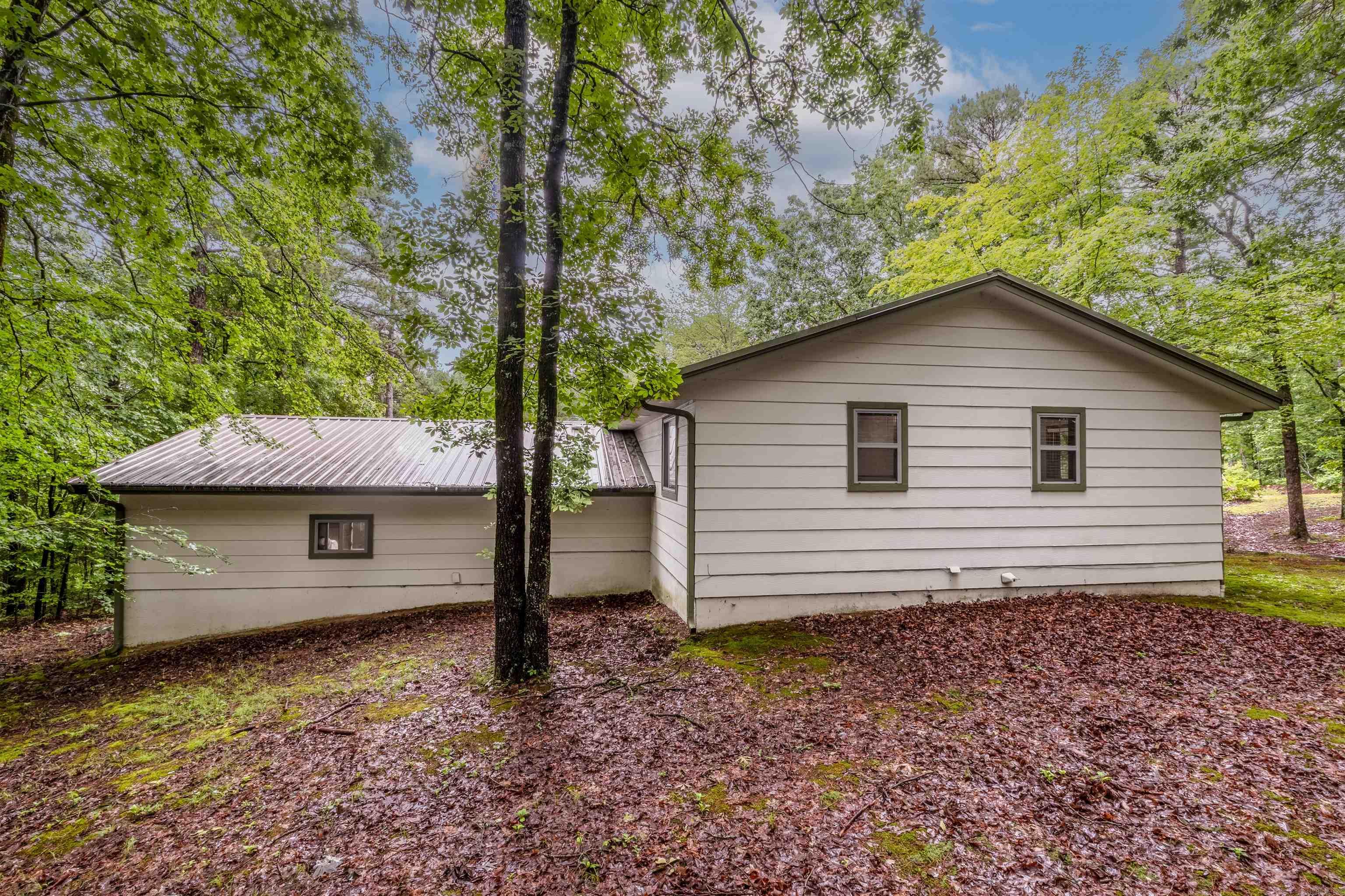 101 Oakwood Ct  Fairfield Bay, AR