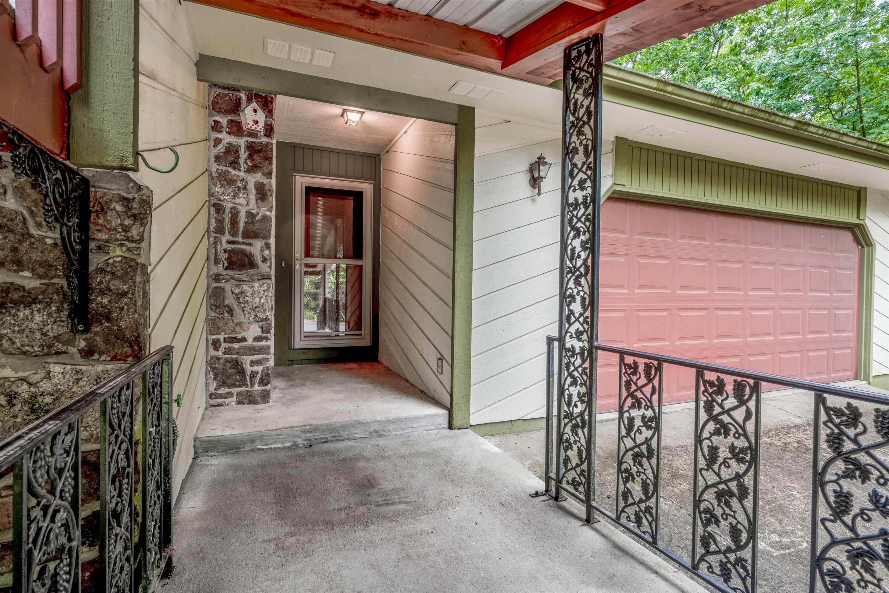 101  Oakwood Ct  Fairfield Bay, AR