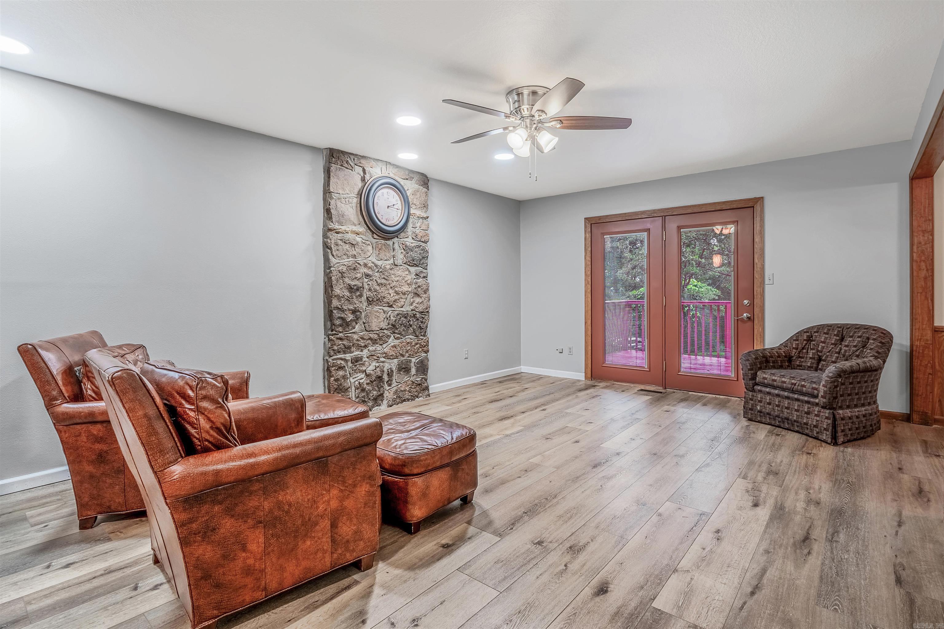 101  Oakwood Ct  Fairfield Bay, AR