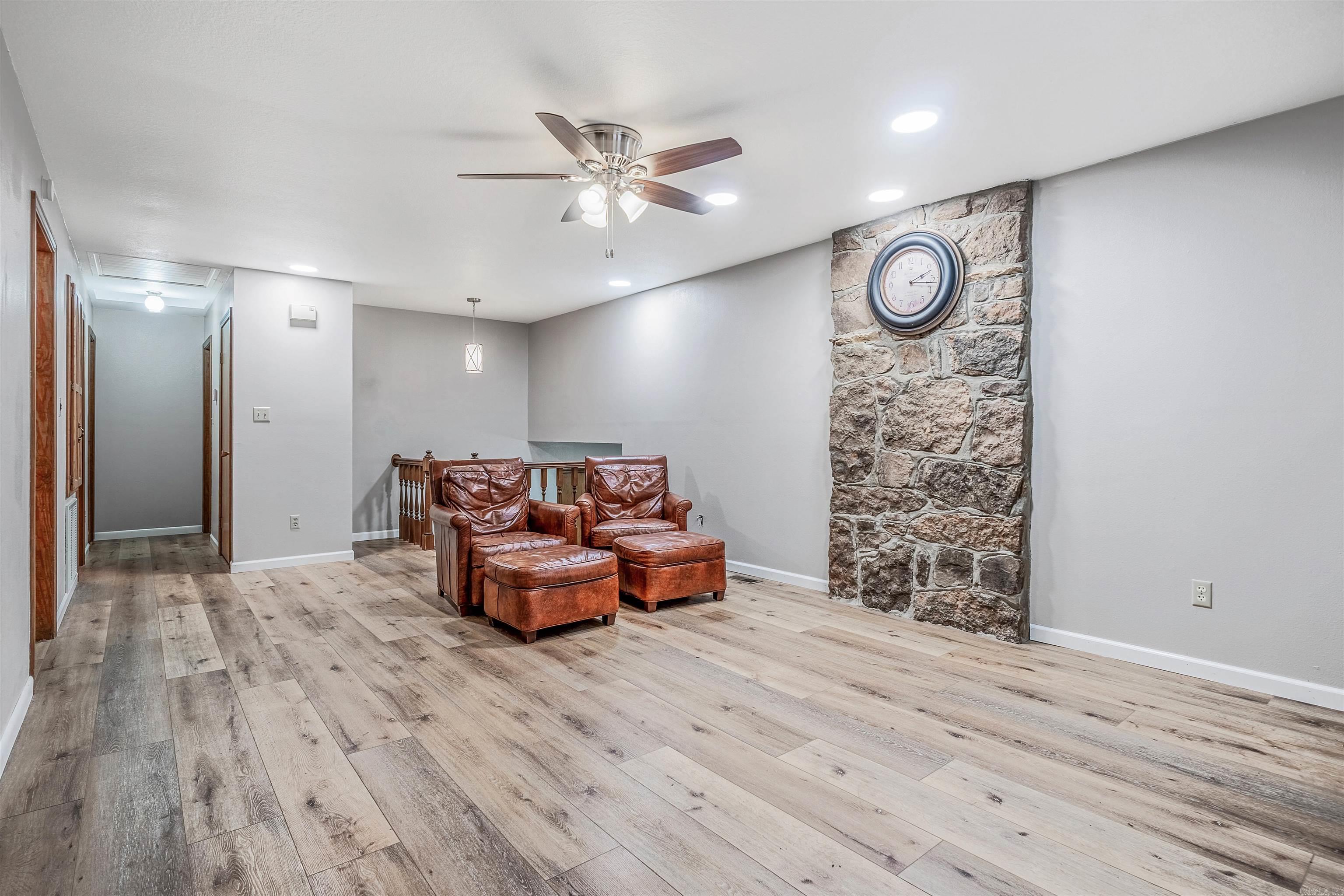 101  Oakwood Ct  Fairfield Bay, AR