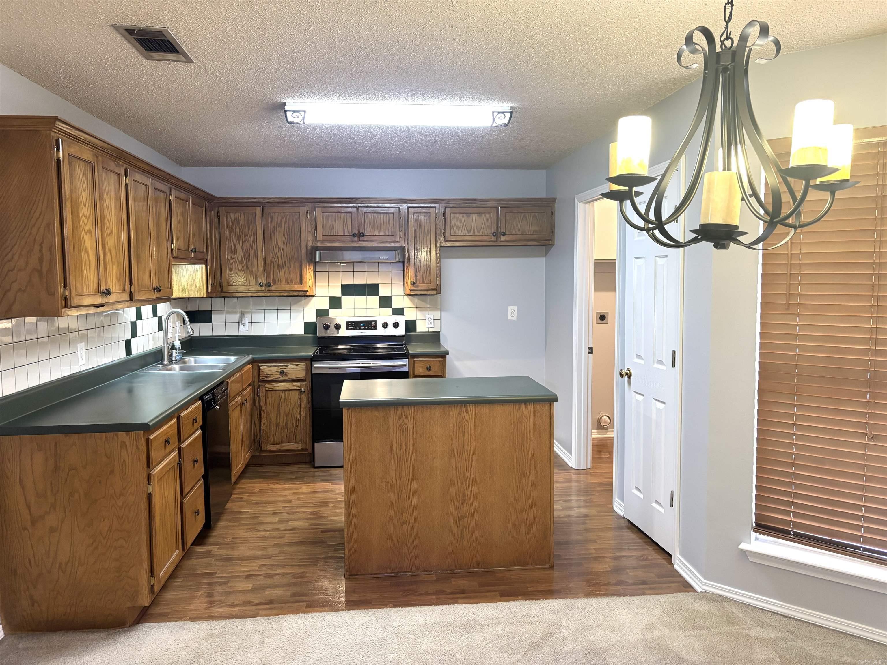 54  Redleaf Cr.  Little Rock, AR