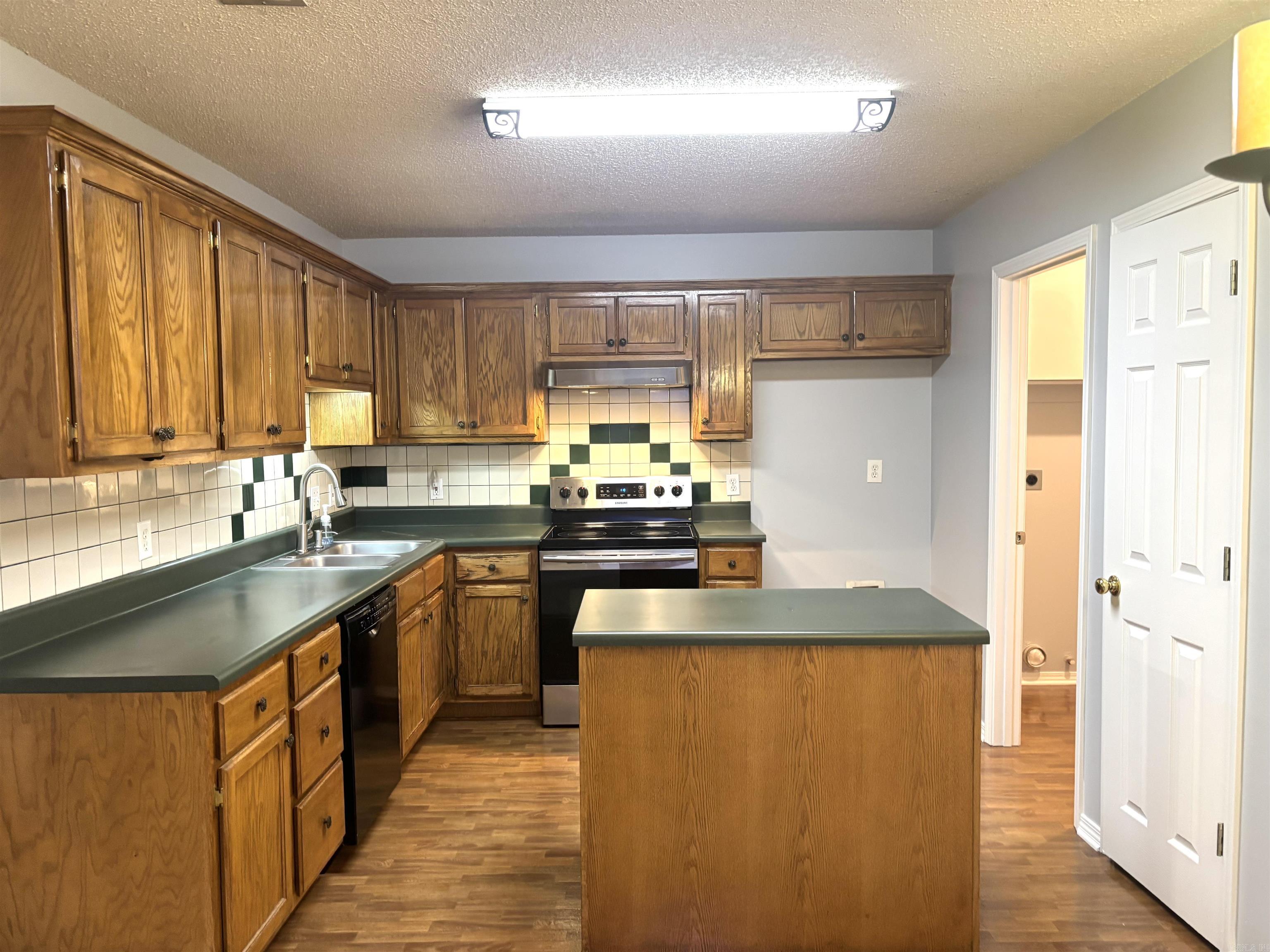 54  Redleaf Cr.  Little Rock, AR