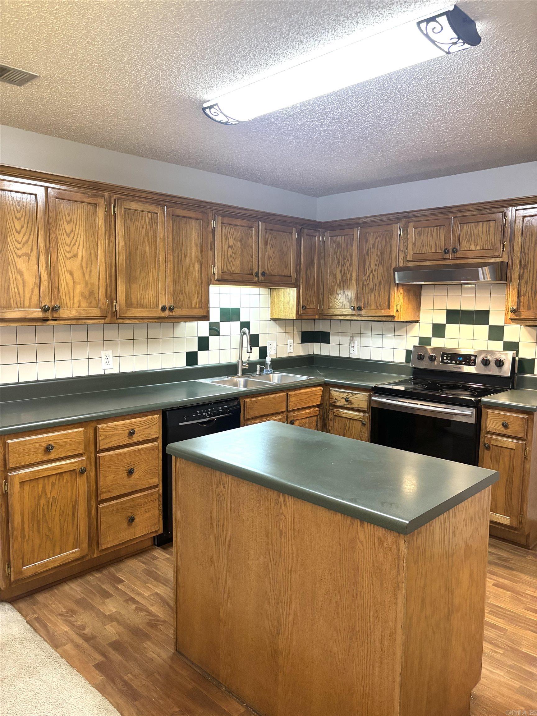 54  Redleaf Cr.  Little Rock, AR