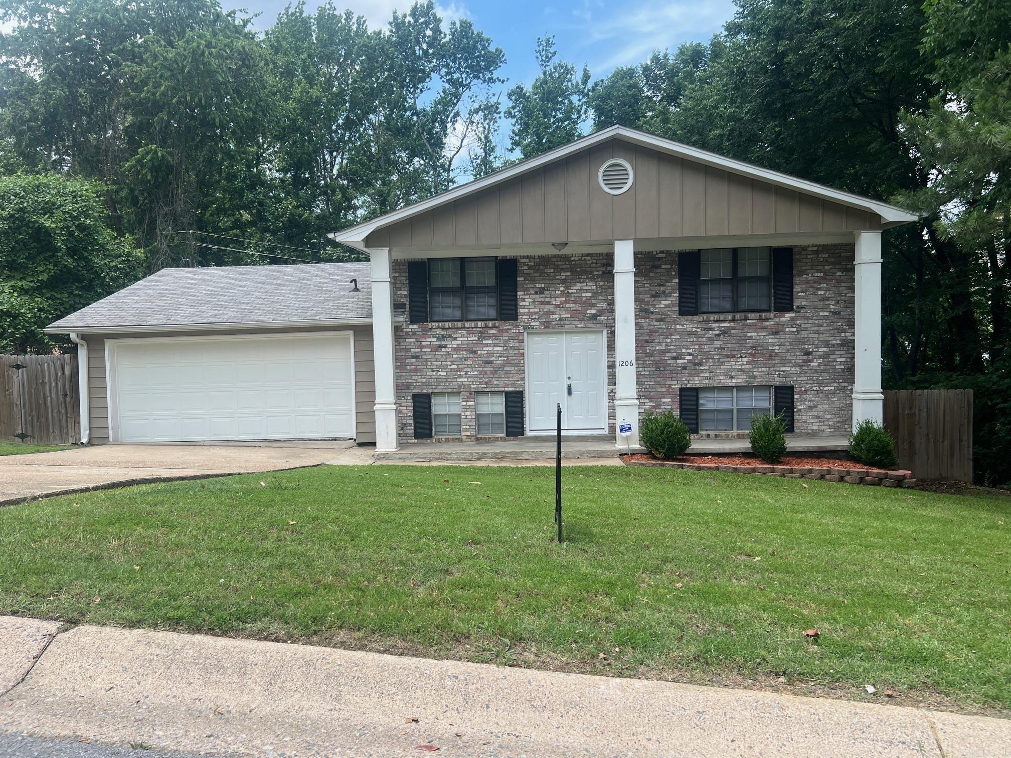 1206 E Twin Lakes  Little Rock, AR