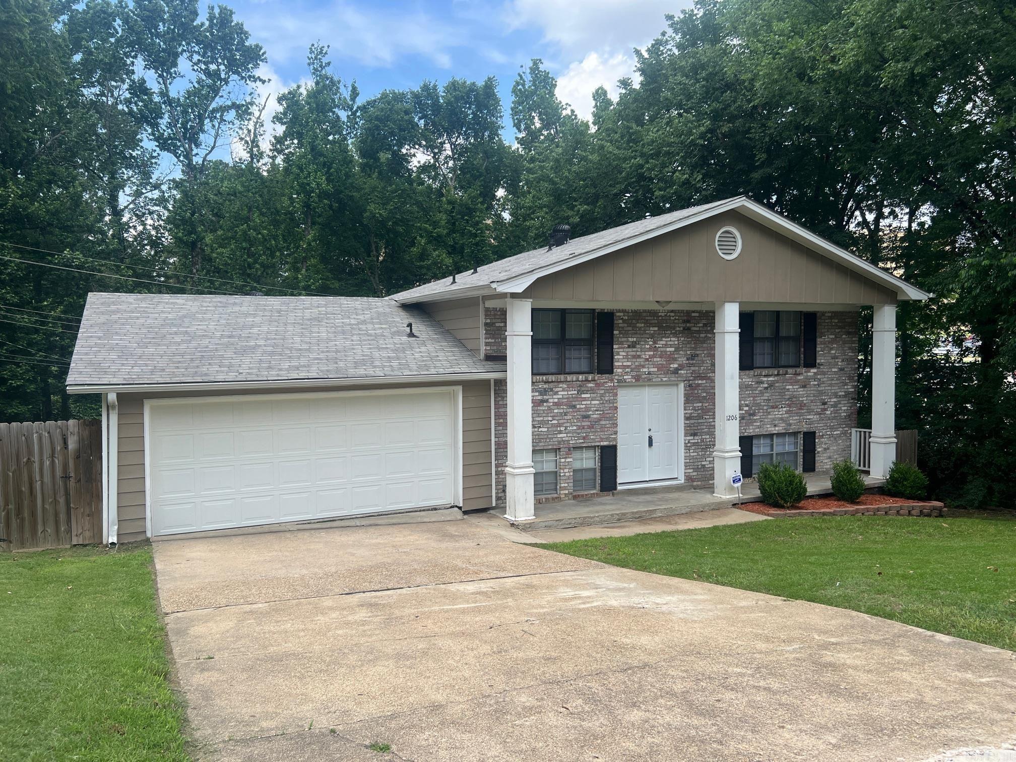 1206 E Twin Lakes  Little Rock, AR