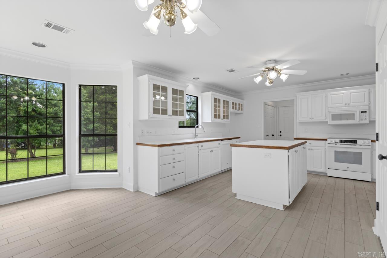 1208  Hilltop  Alexander, AR