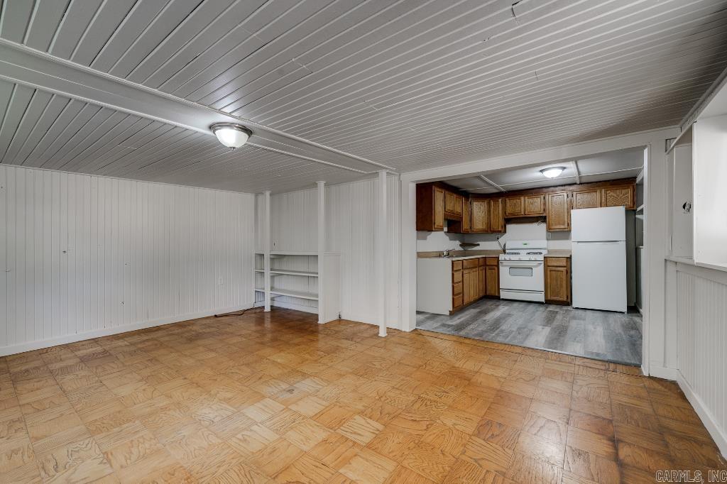 208  King  Benton, AR