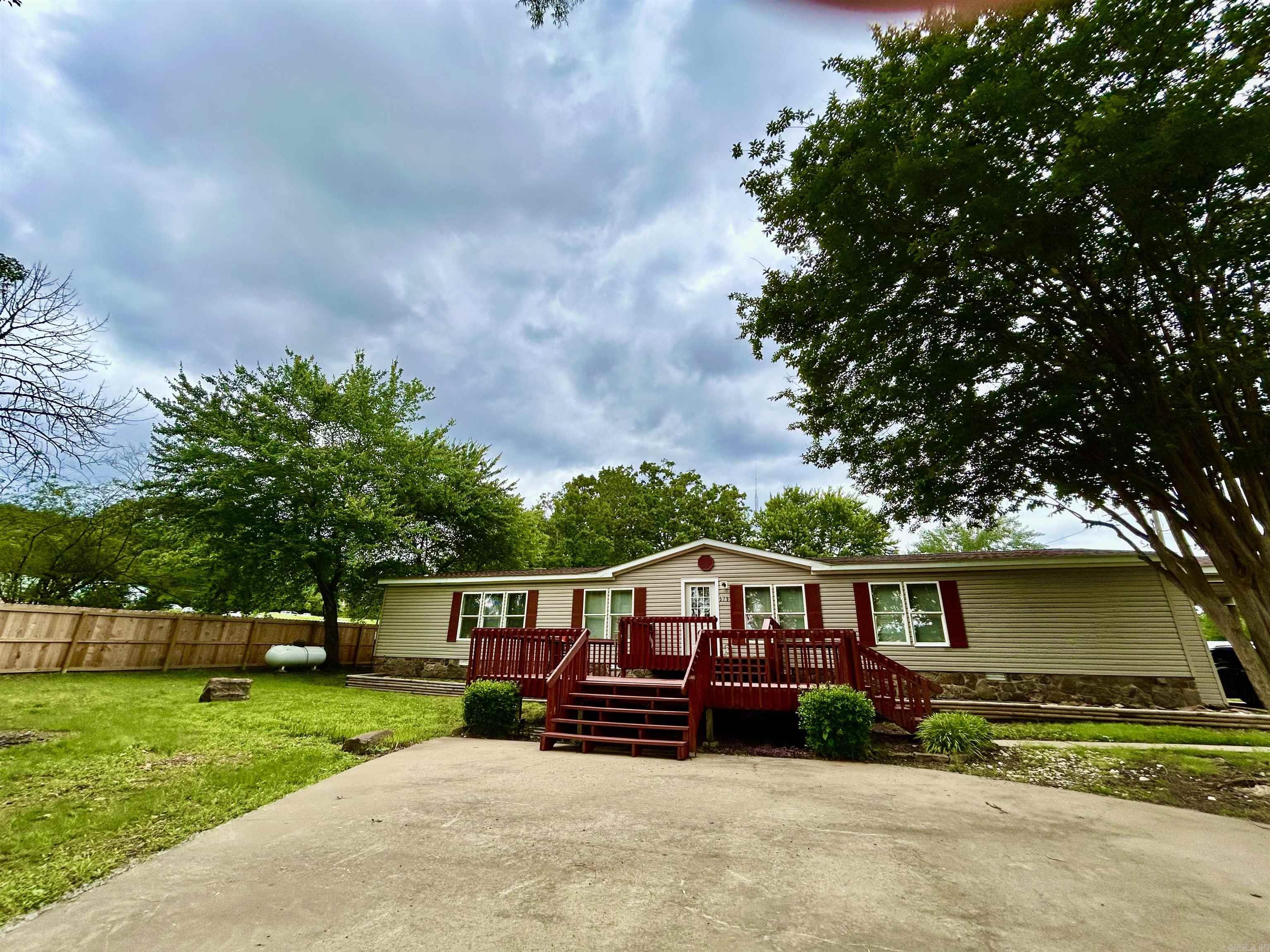 579  H  Clinton, AR
