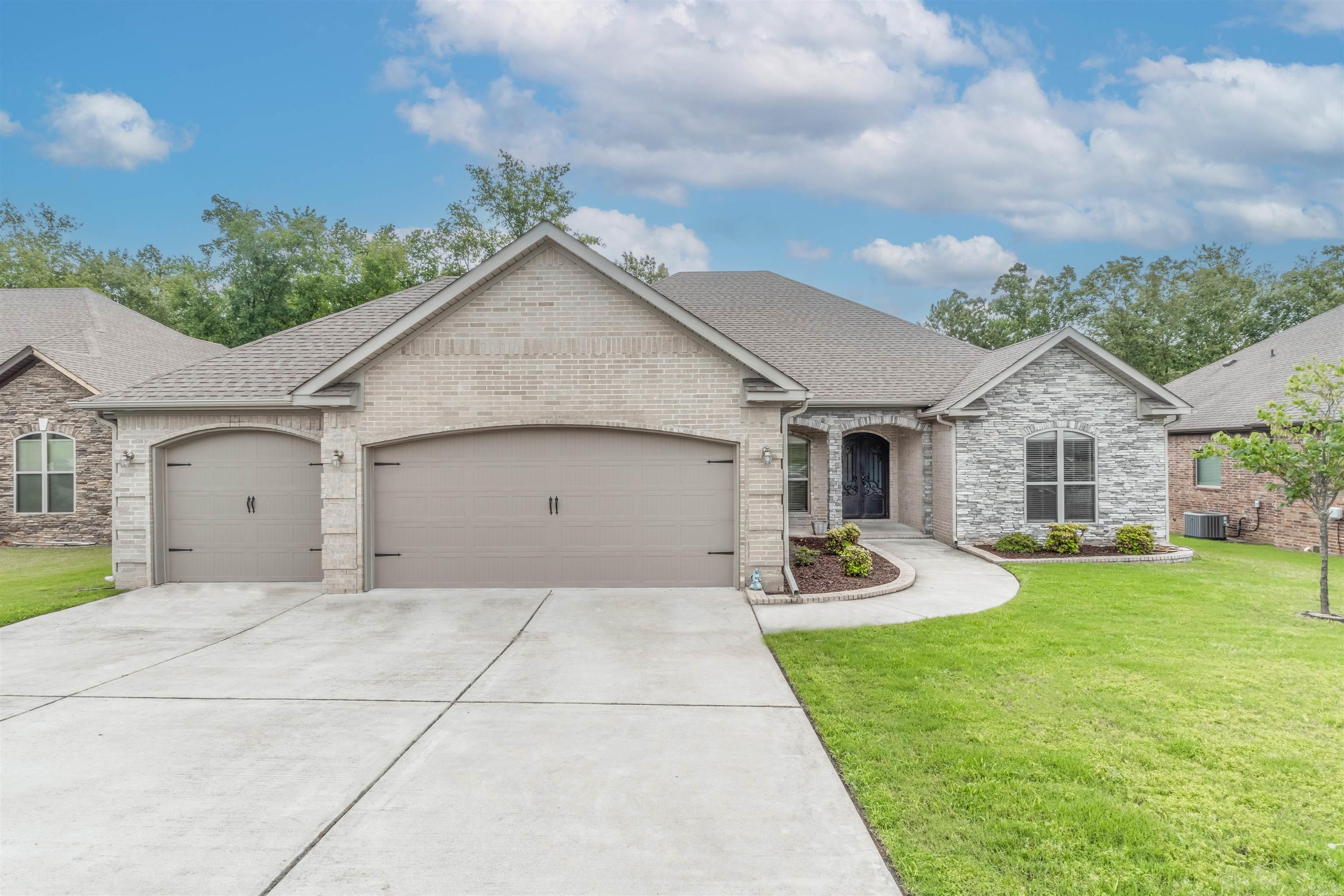 66  Oakbrooke Drive  Sherwood, AR