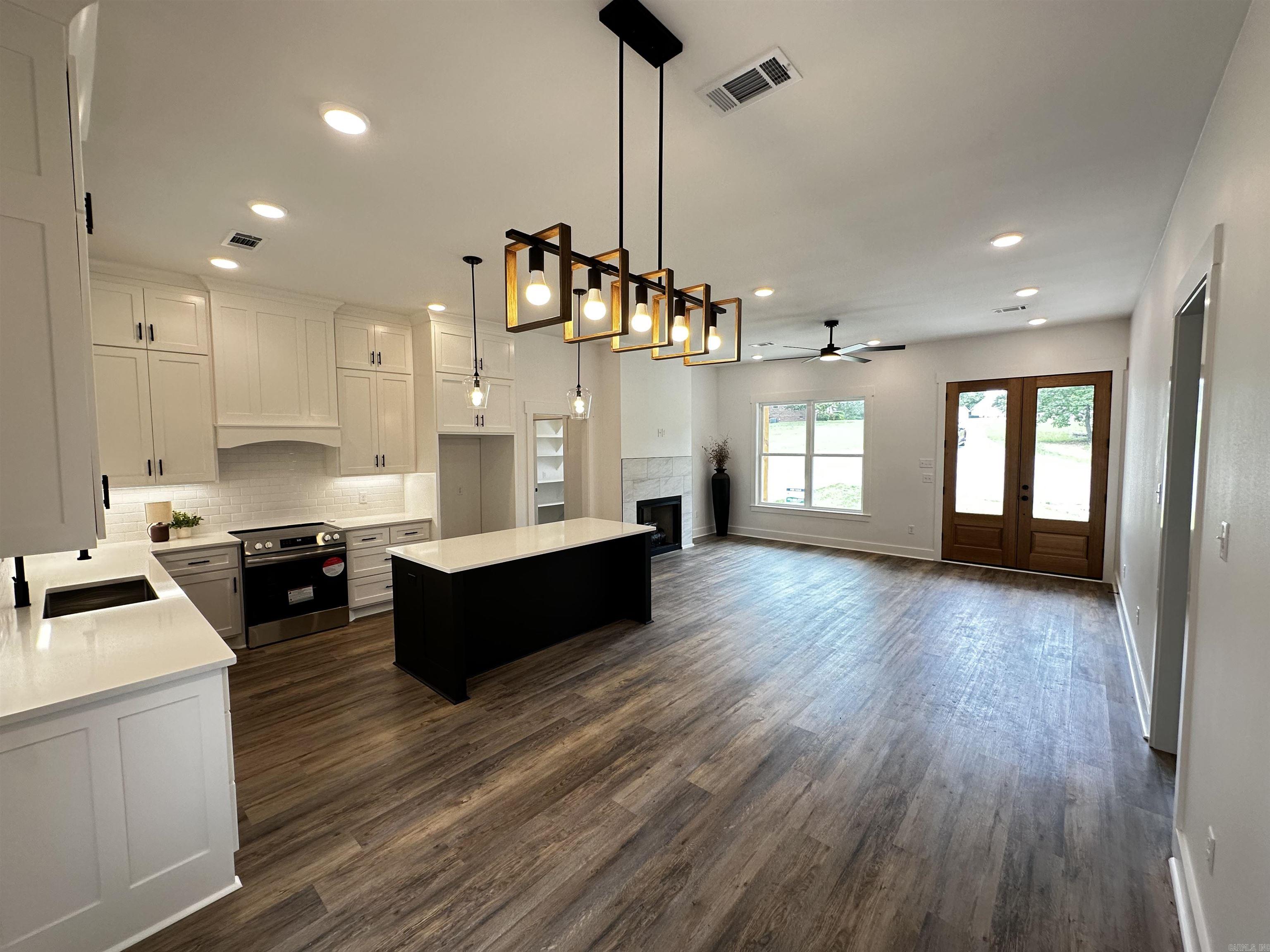 105  Caddy Cove  Mountain View, AR
