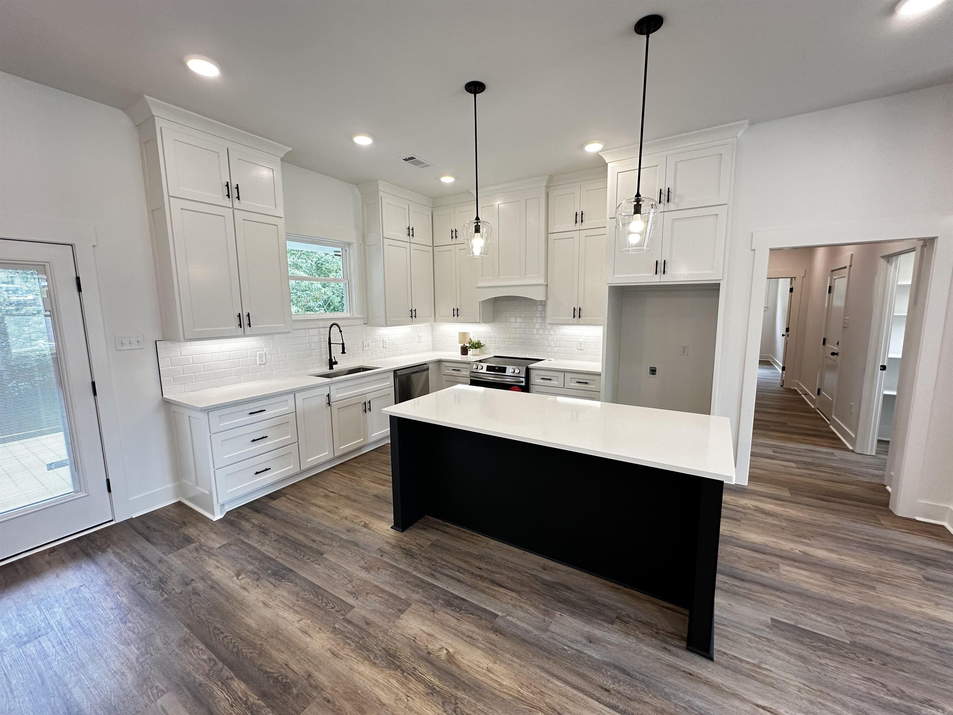 105  Caddy Cove  Mountain View, AR