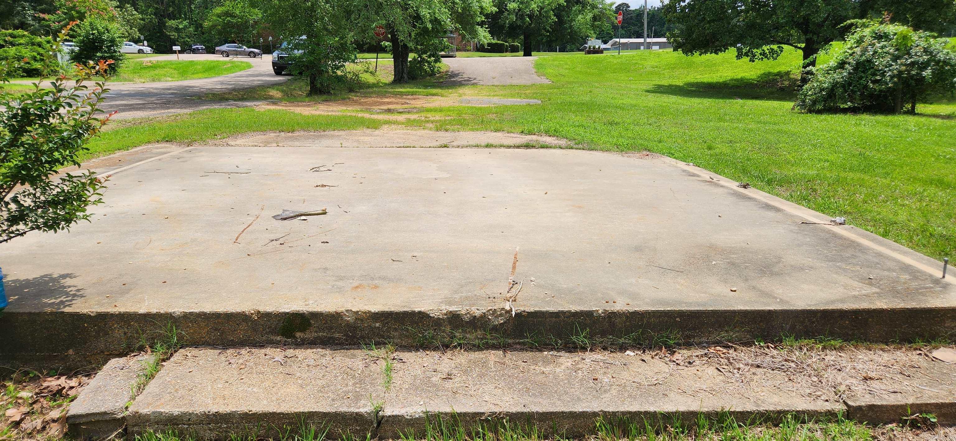 109  Neal St  Star City, AR