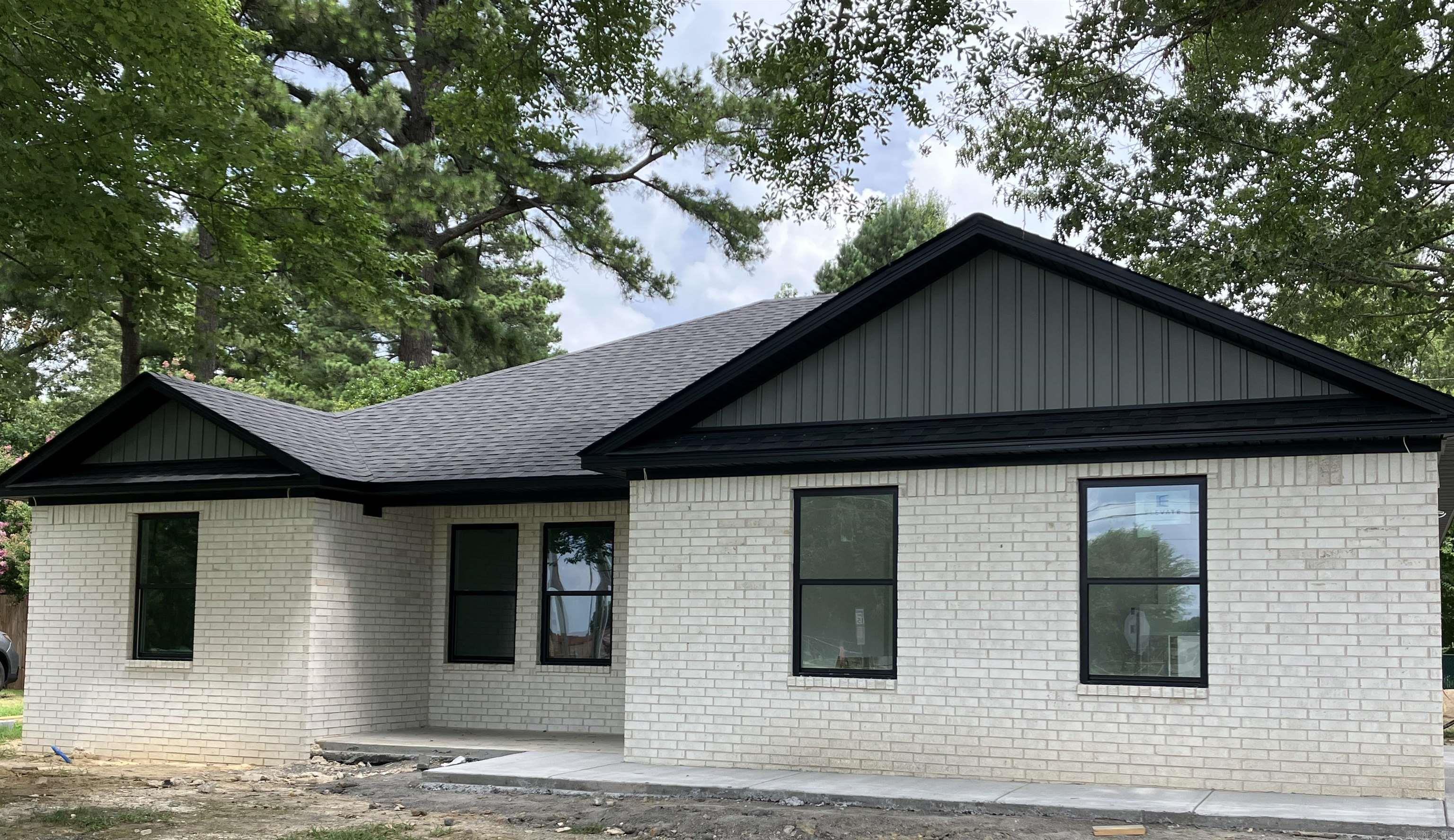 906 W Center 906 W Center Street Beebe, AR