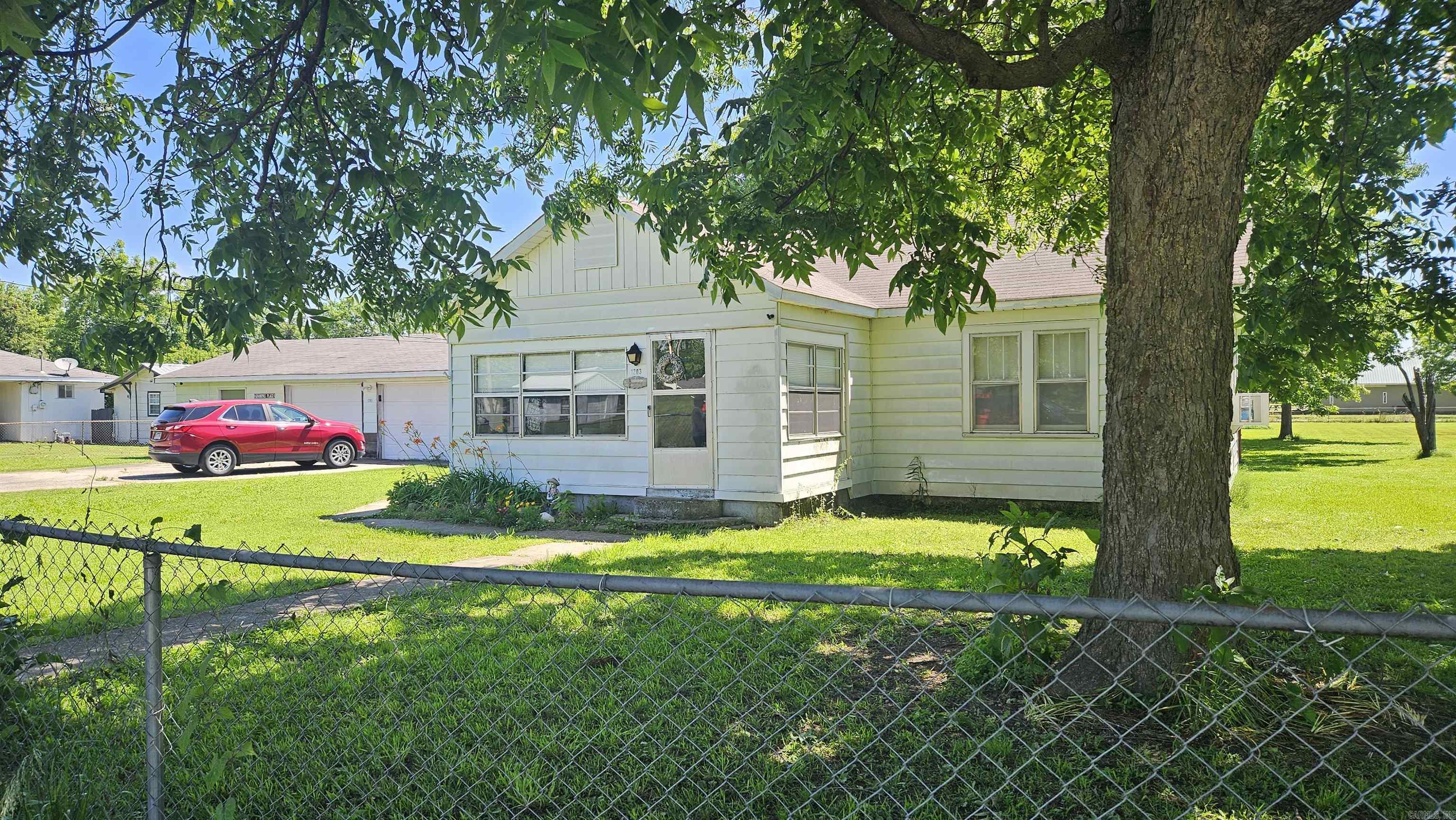 1203 S Main  Rector, AR