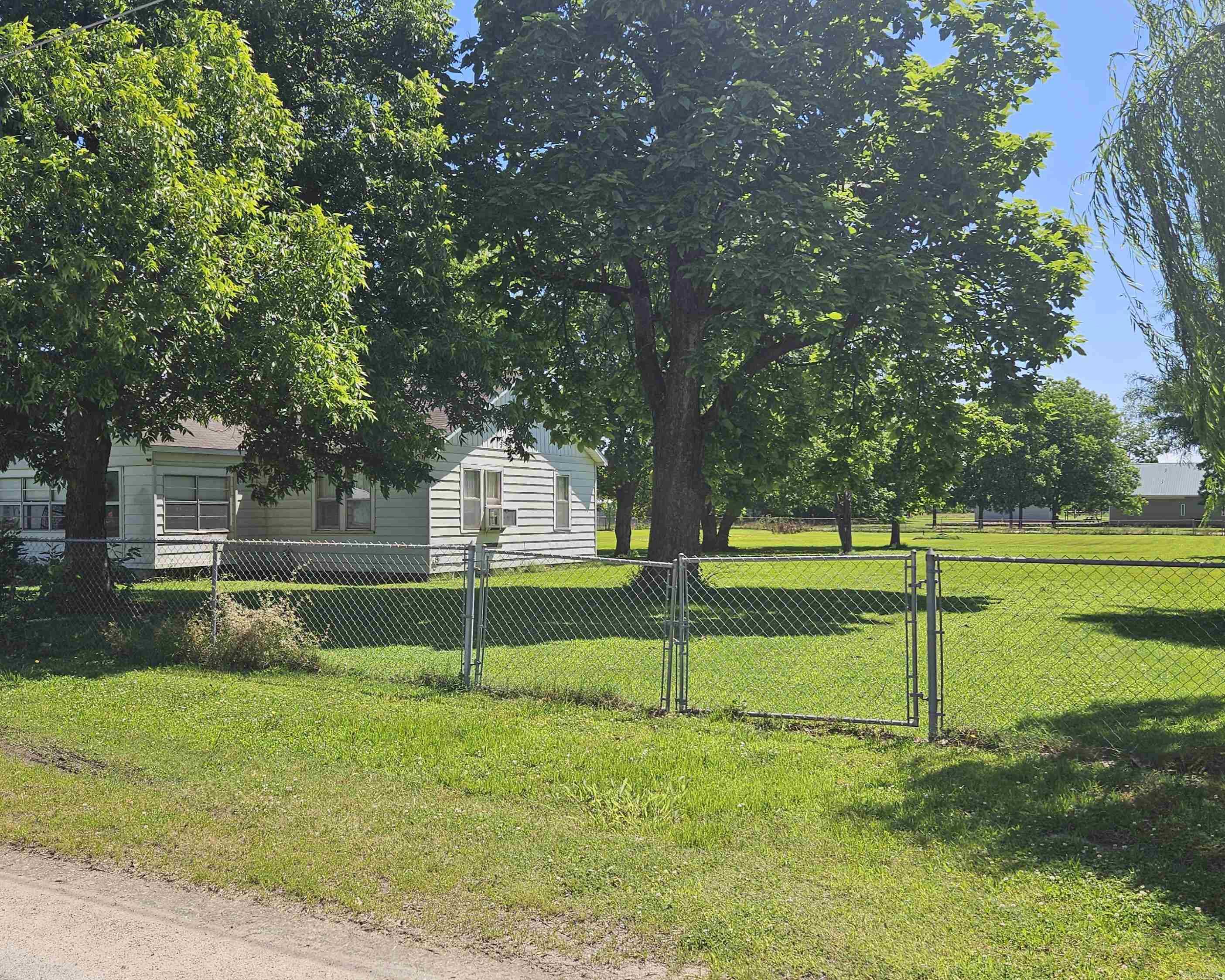 1203 S Main  Rector, AR