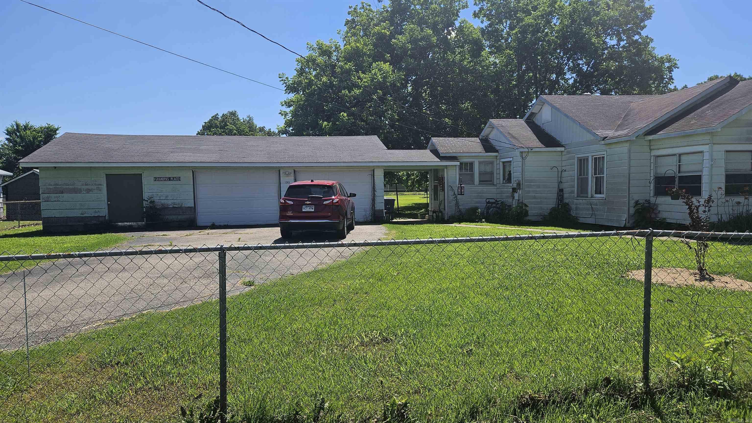 1203 S Main  Rector, AR