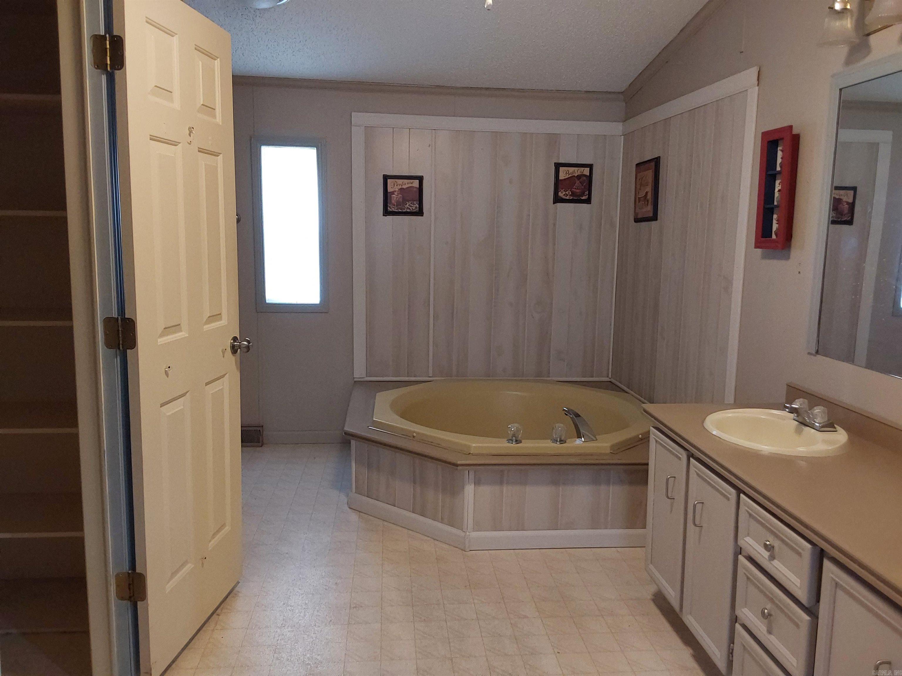 104  Valiant Street  Hot Springs, AR