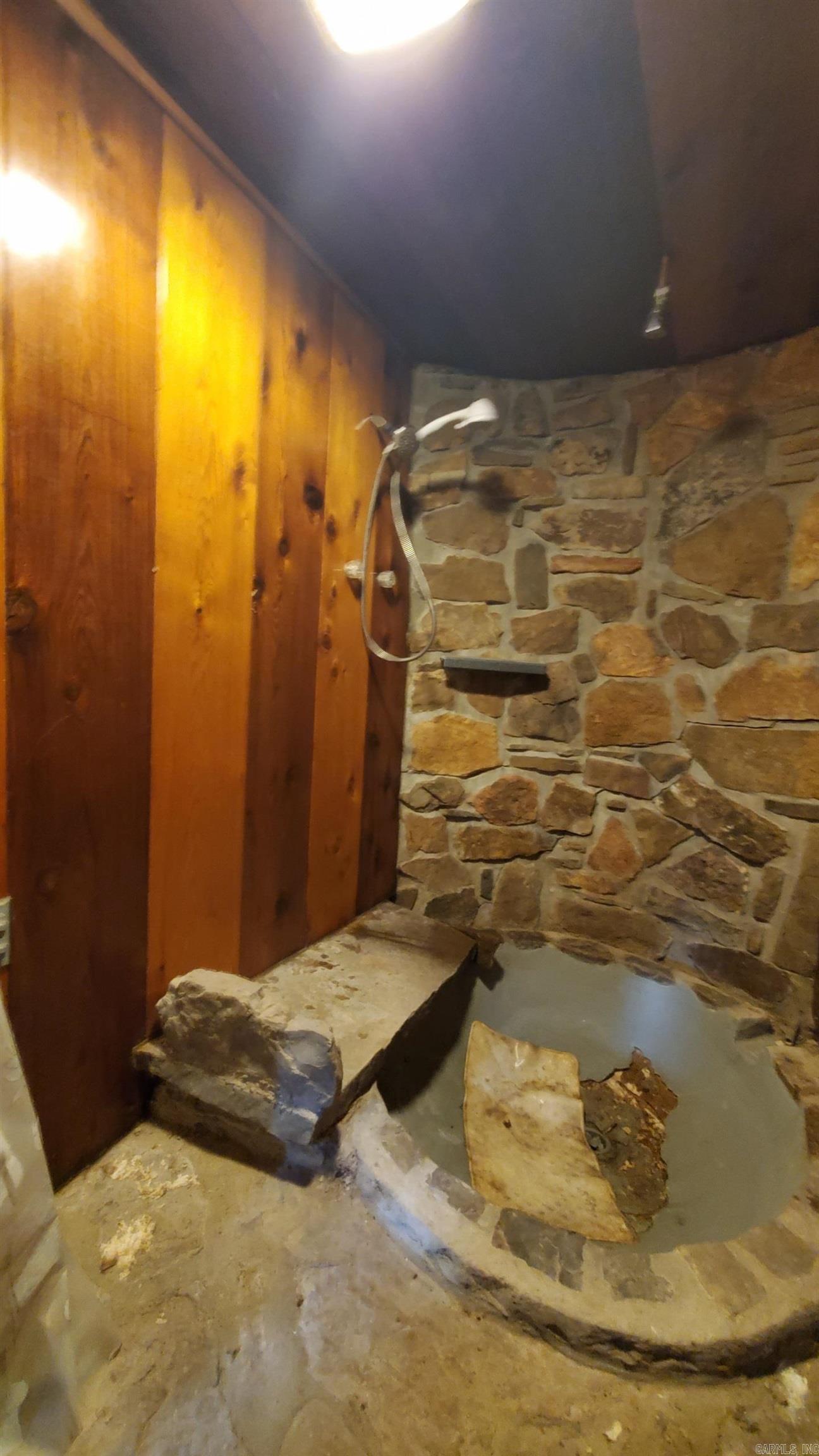 211  Burnt Rock Falls  Fairfield Bay, AR