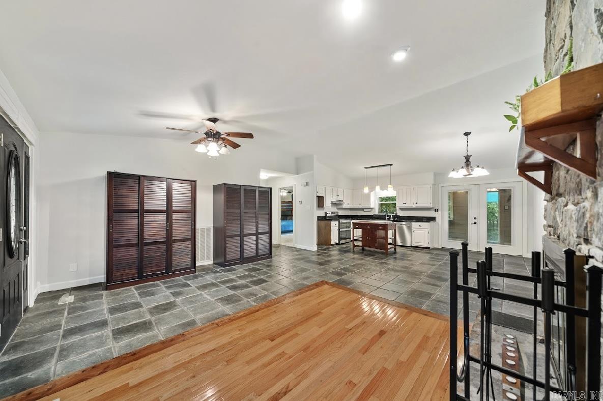 208  Independence  Hot Springs, AR