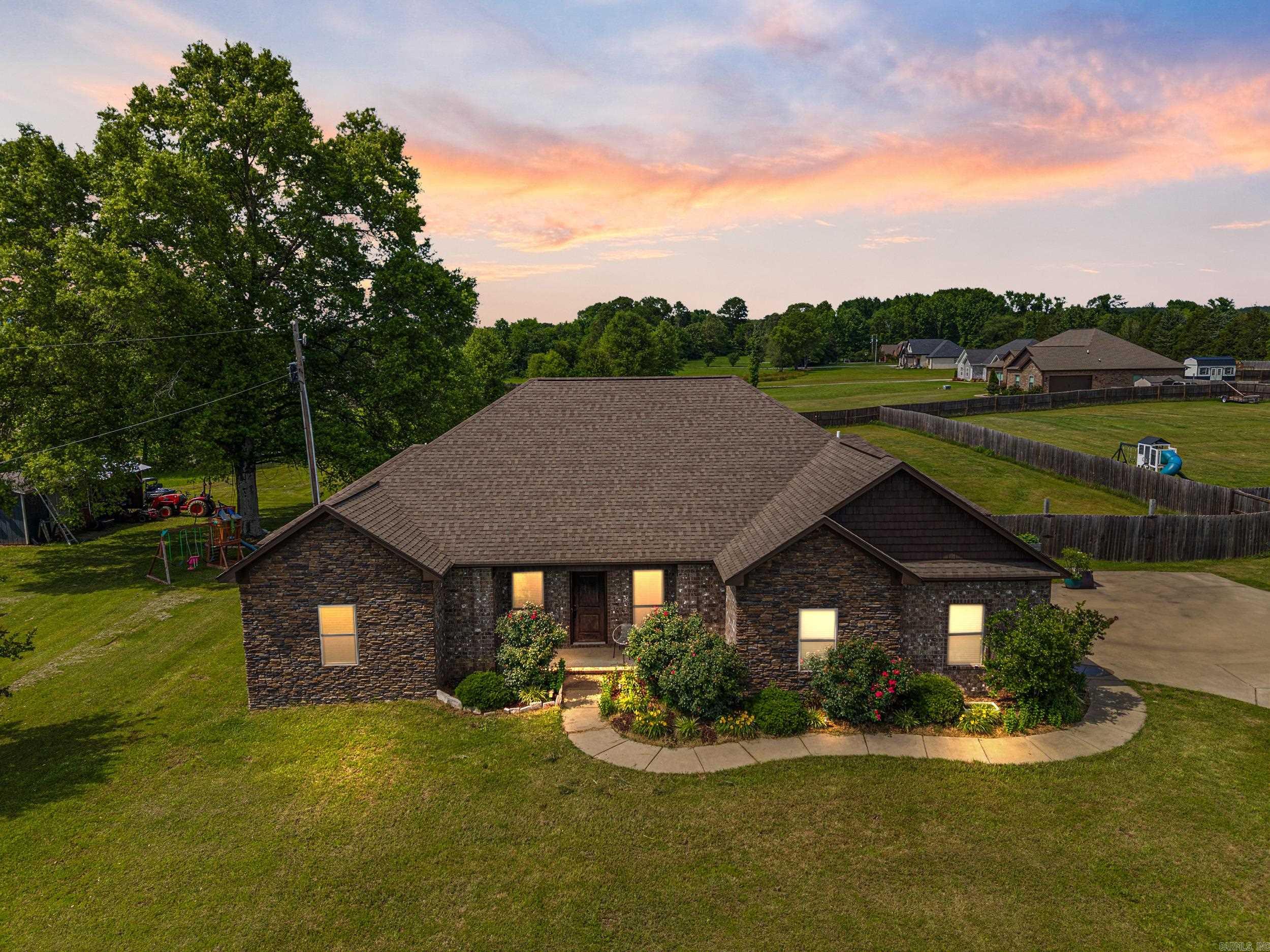 418 W Highway 225  Greenbrier, AR