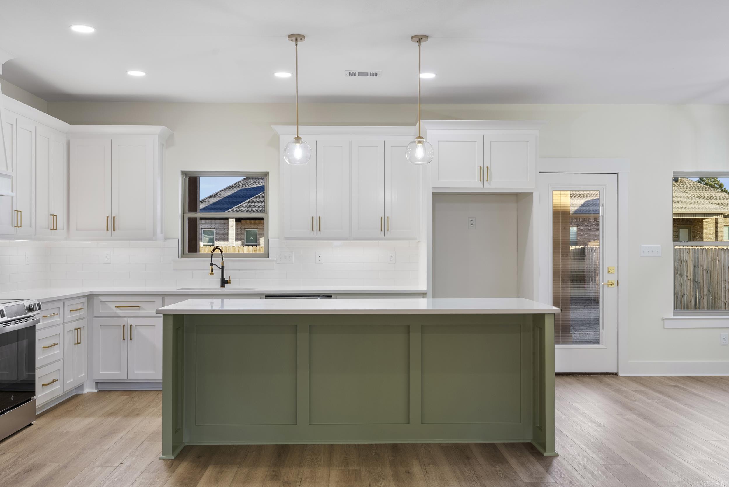 8  Quail Feather  Greenbrier, AR