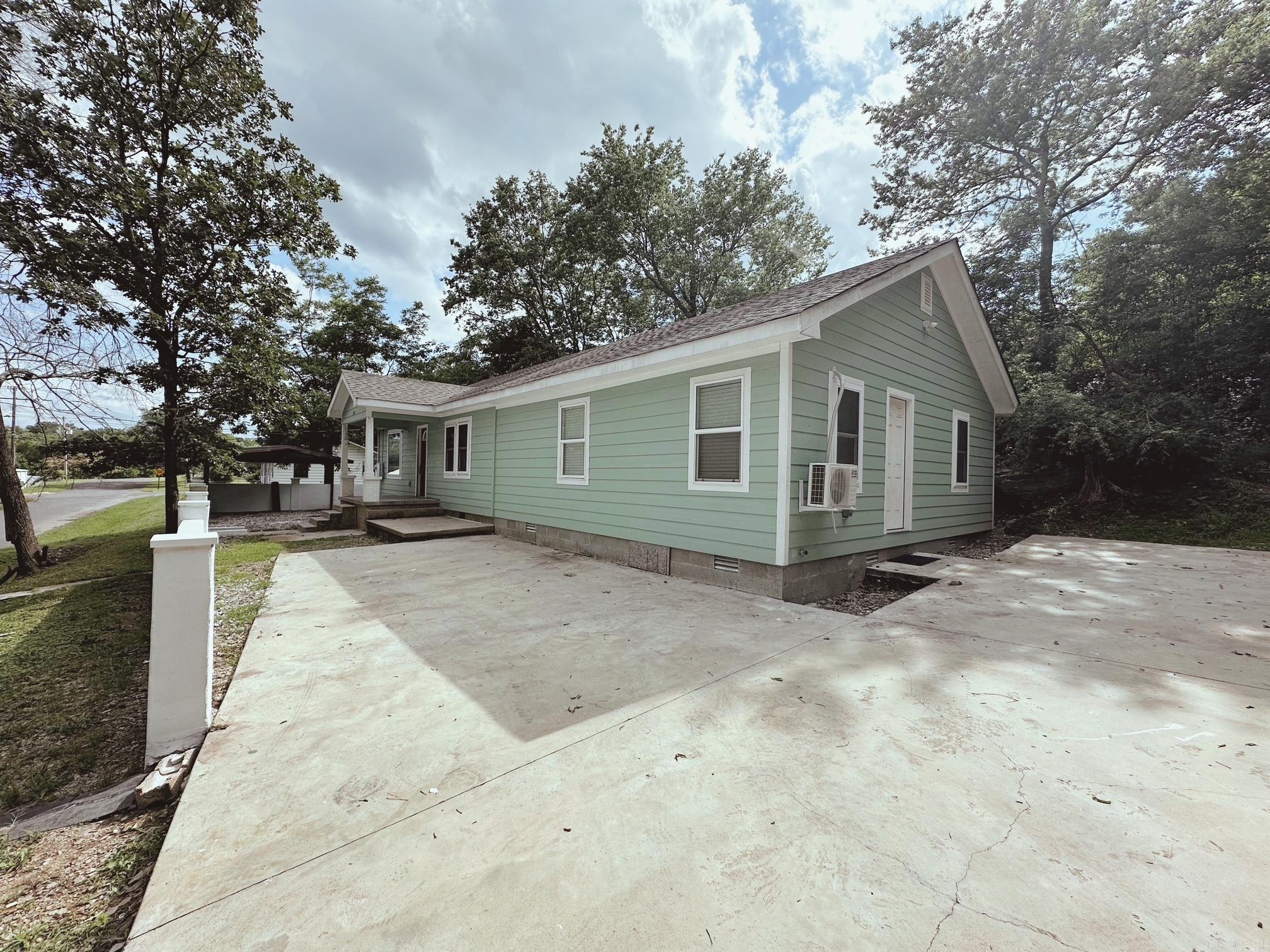104  Kansas St  Hot Springs, AR