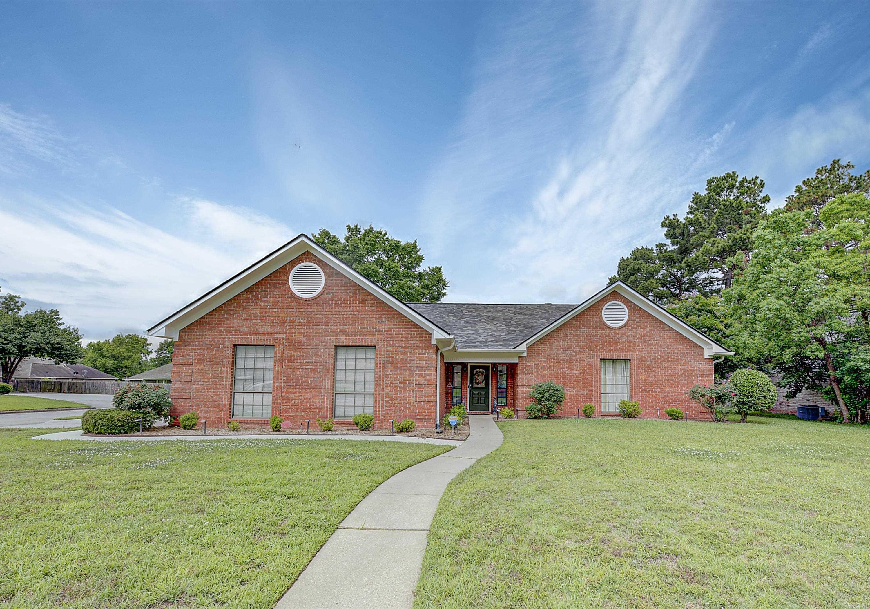 3801 E Castleridge  Texarkana, AR