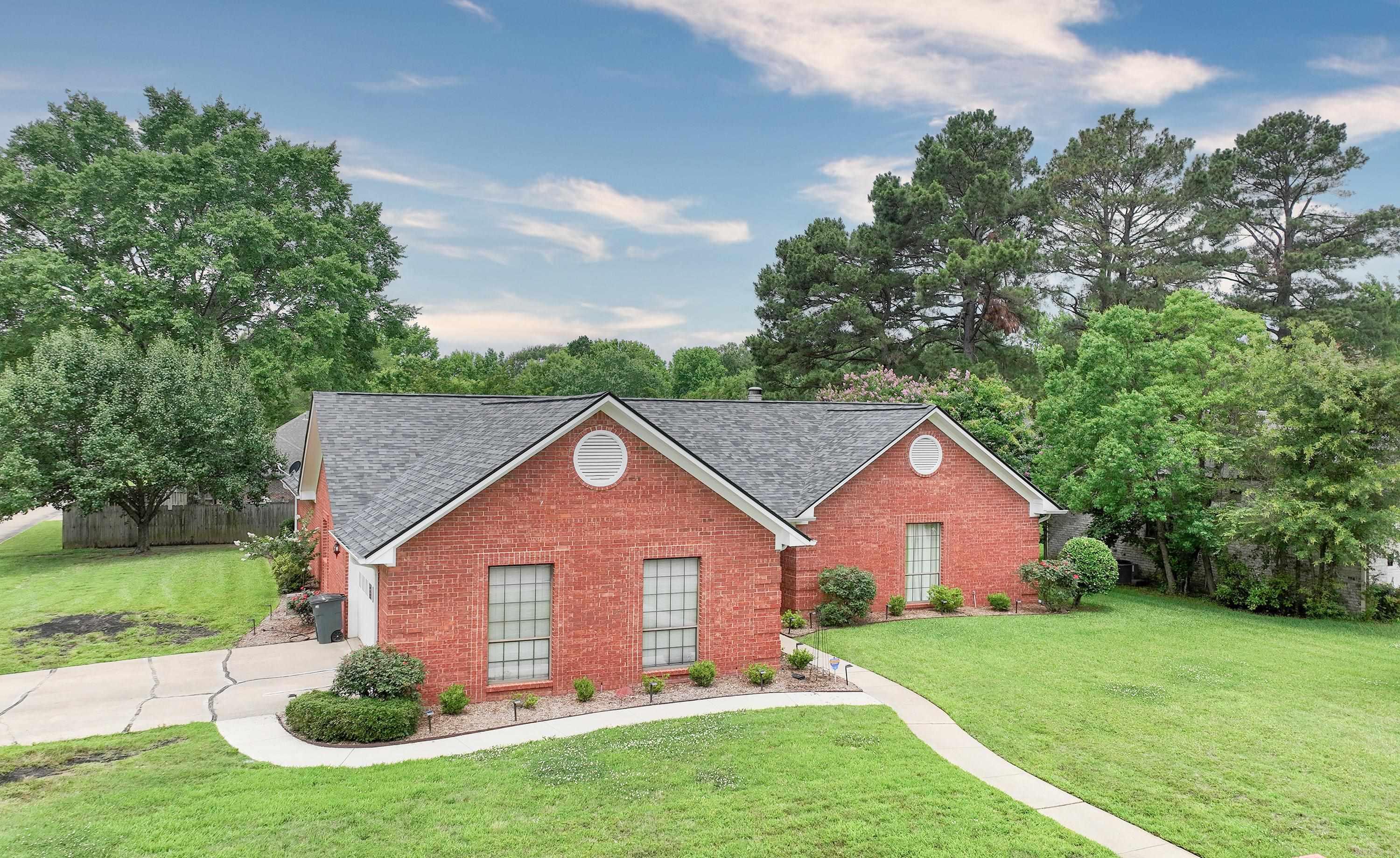 3801 E Castleridge  Texarkana, AR