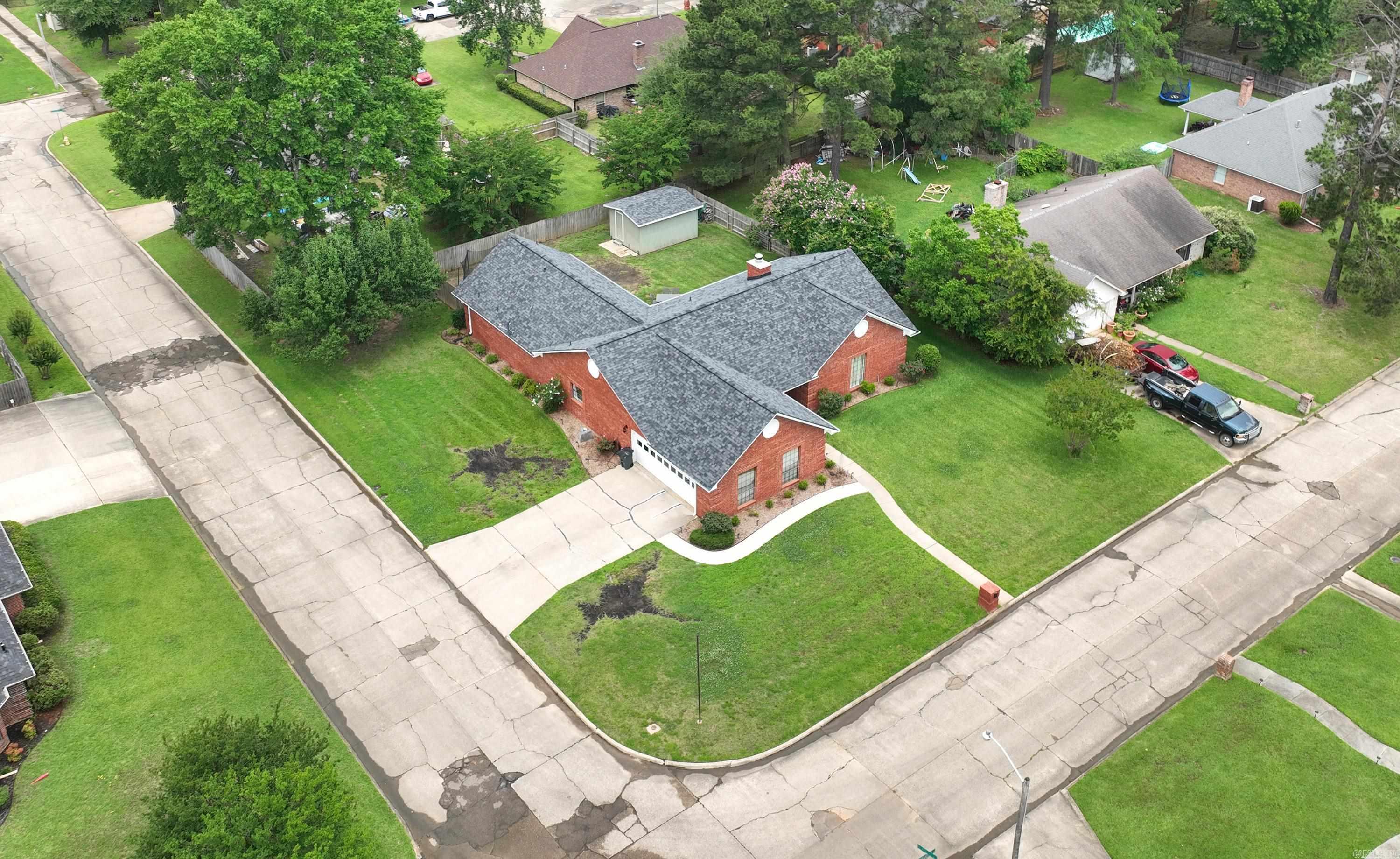 3801 E Castleridge  Texarkana, AR