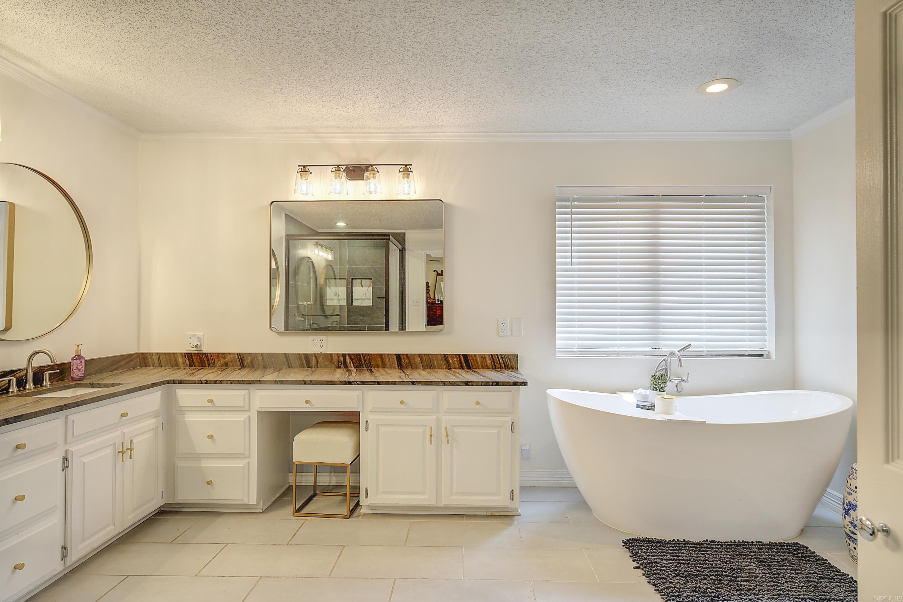 3801 E Castleridge  Texarkana, AR