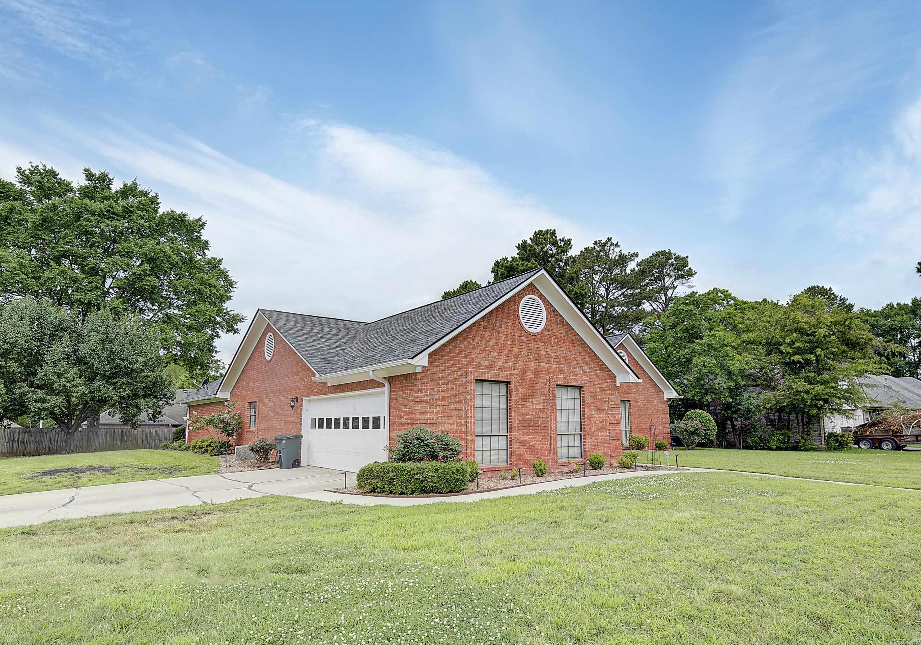 3801 E Castleridge  Texarkana, AR