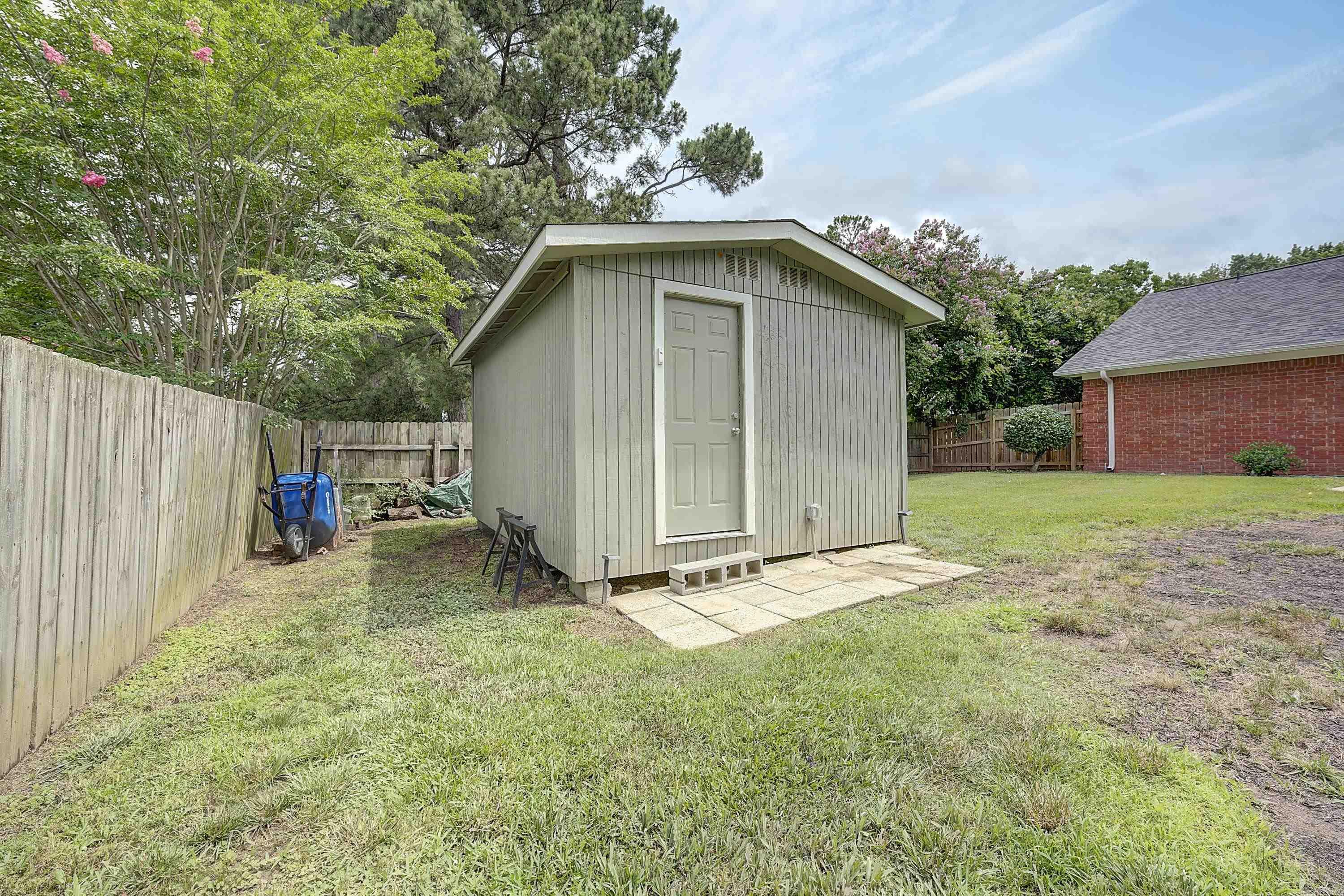 3801 E Castleridge  Texarkana, AR