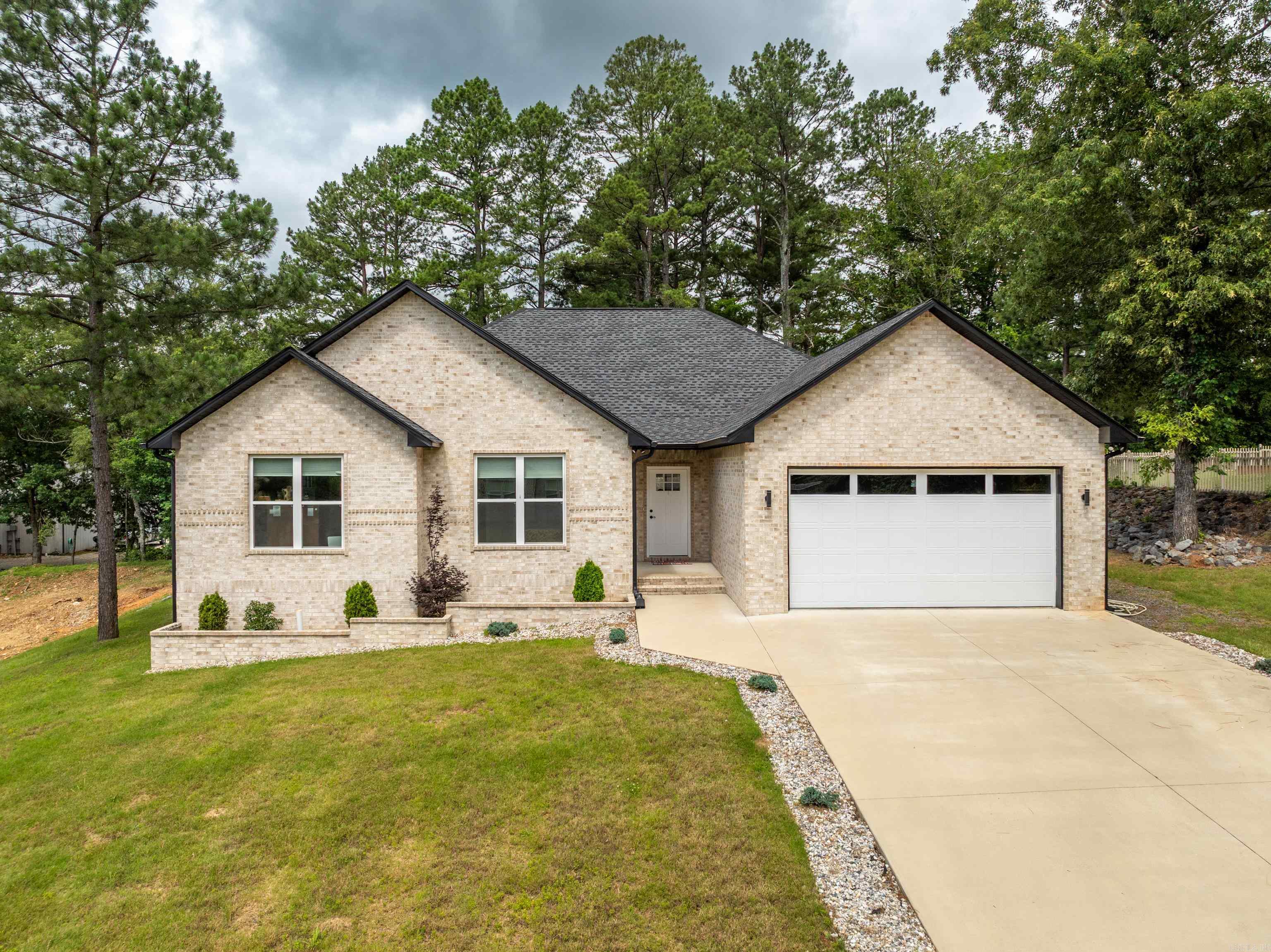 141  Ridgeway  Hot Springs, AR