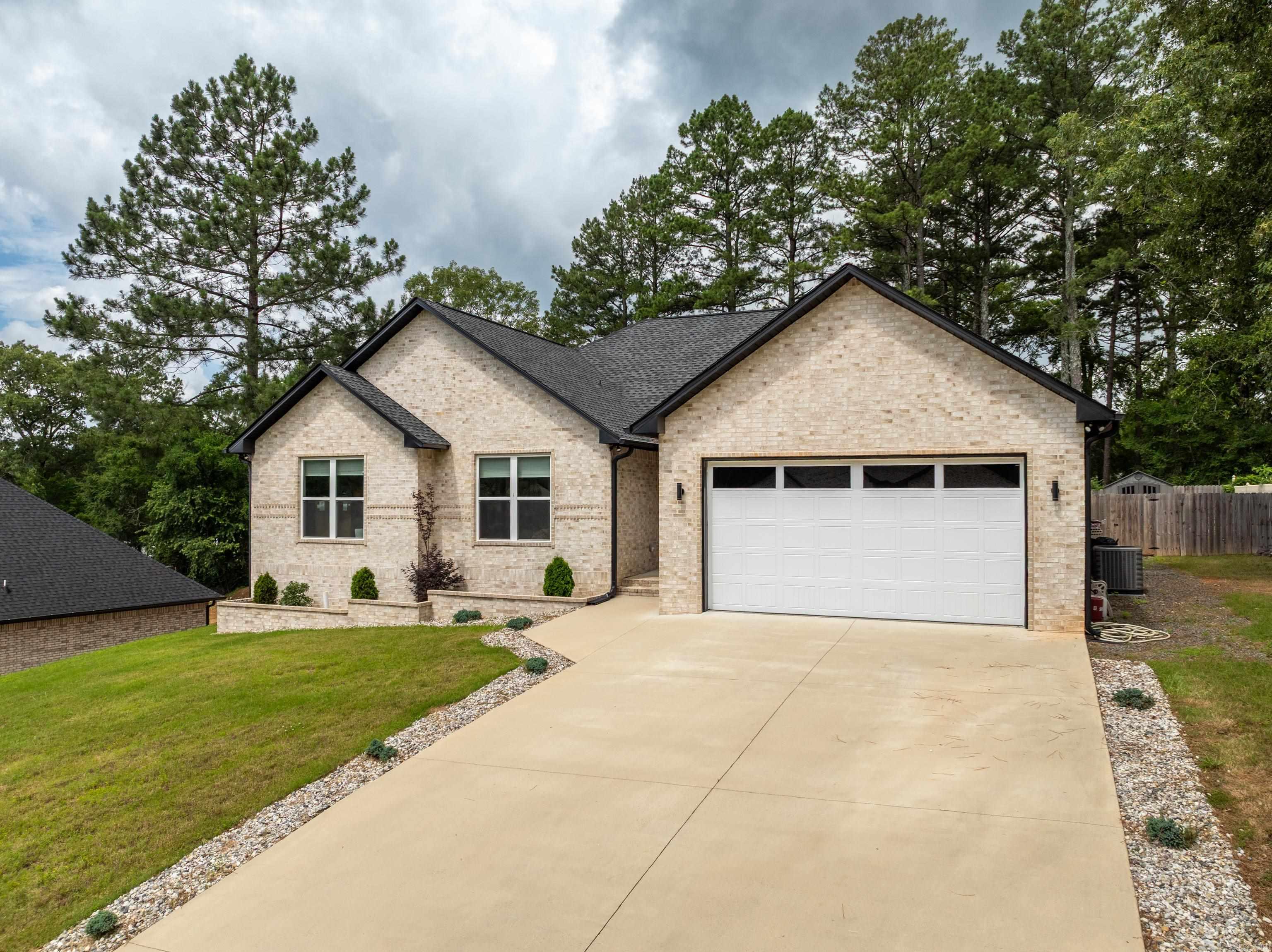 141  Ridgeway  Hot Springs, AR