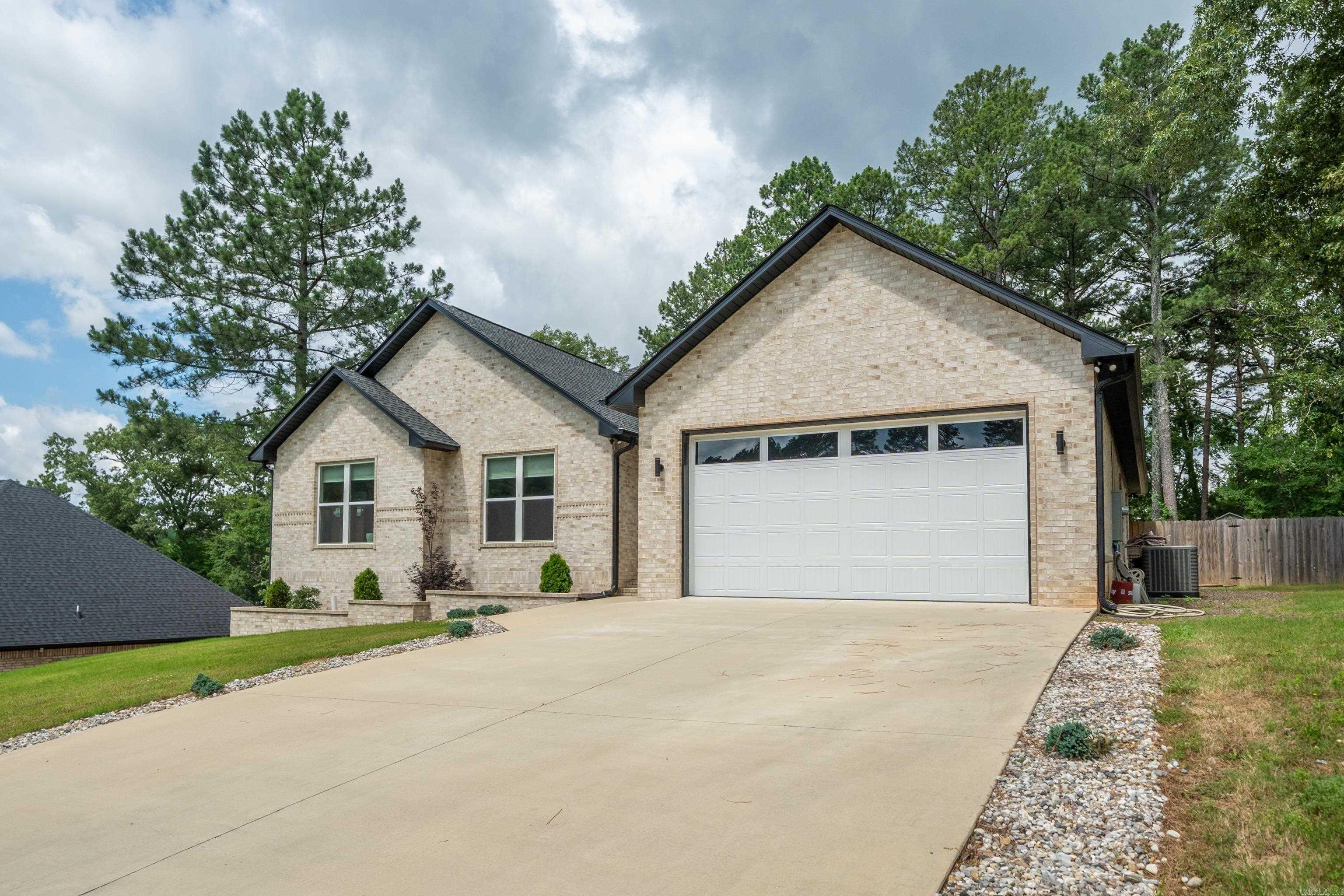 141  Ridgeway  Hot Springs, AR