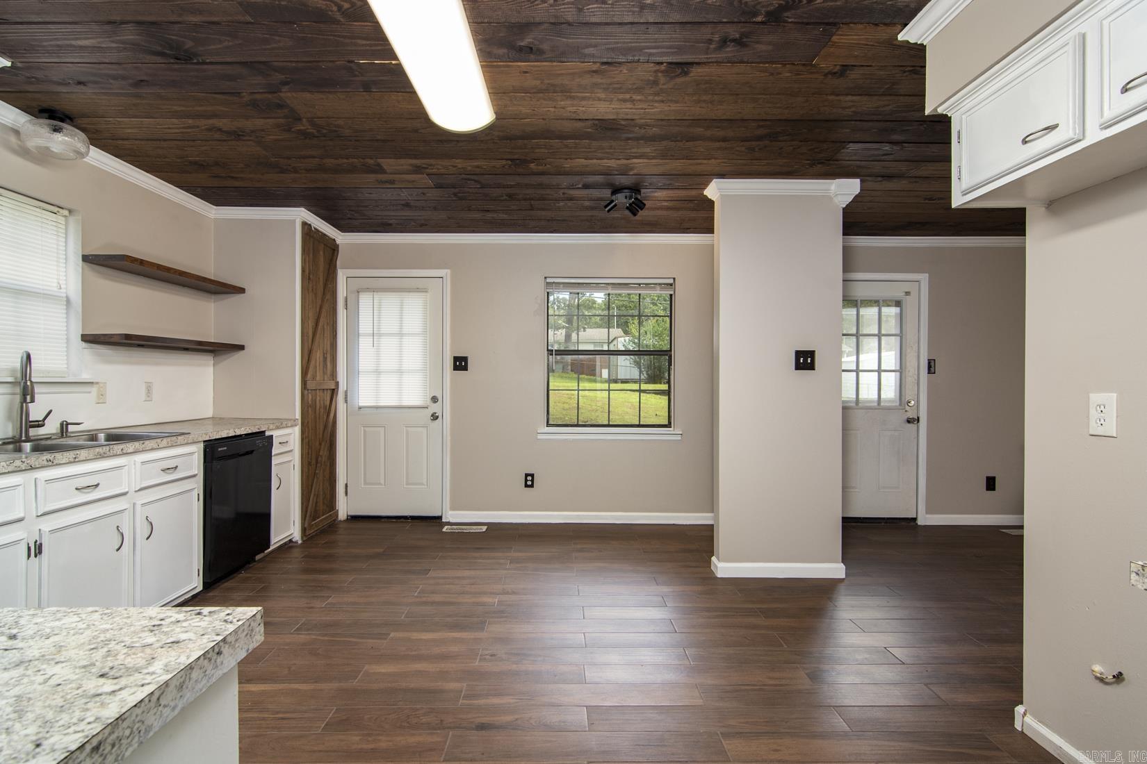 2200  Black River  North Little Rock, AR
