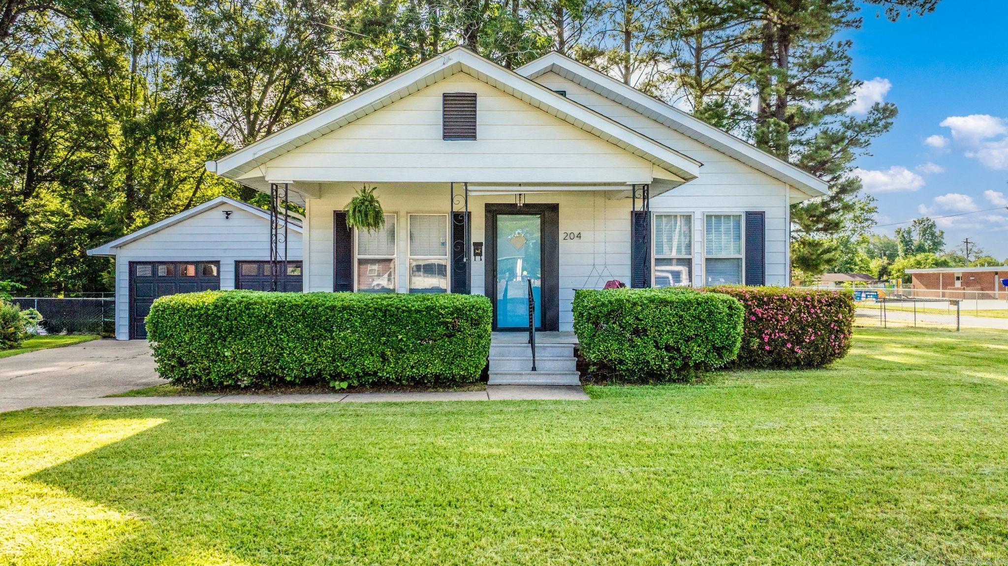 204  Ash  Conway, AR