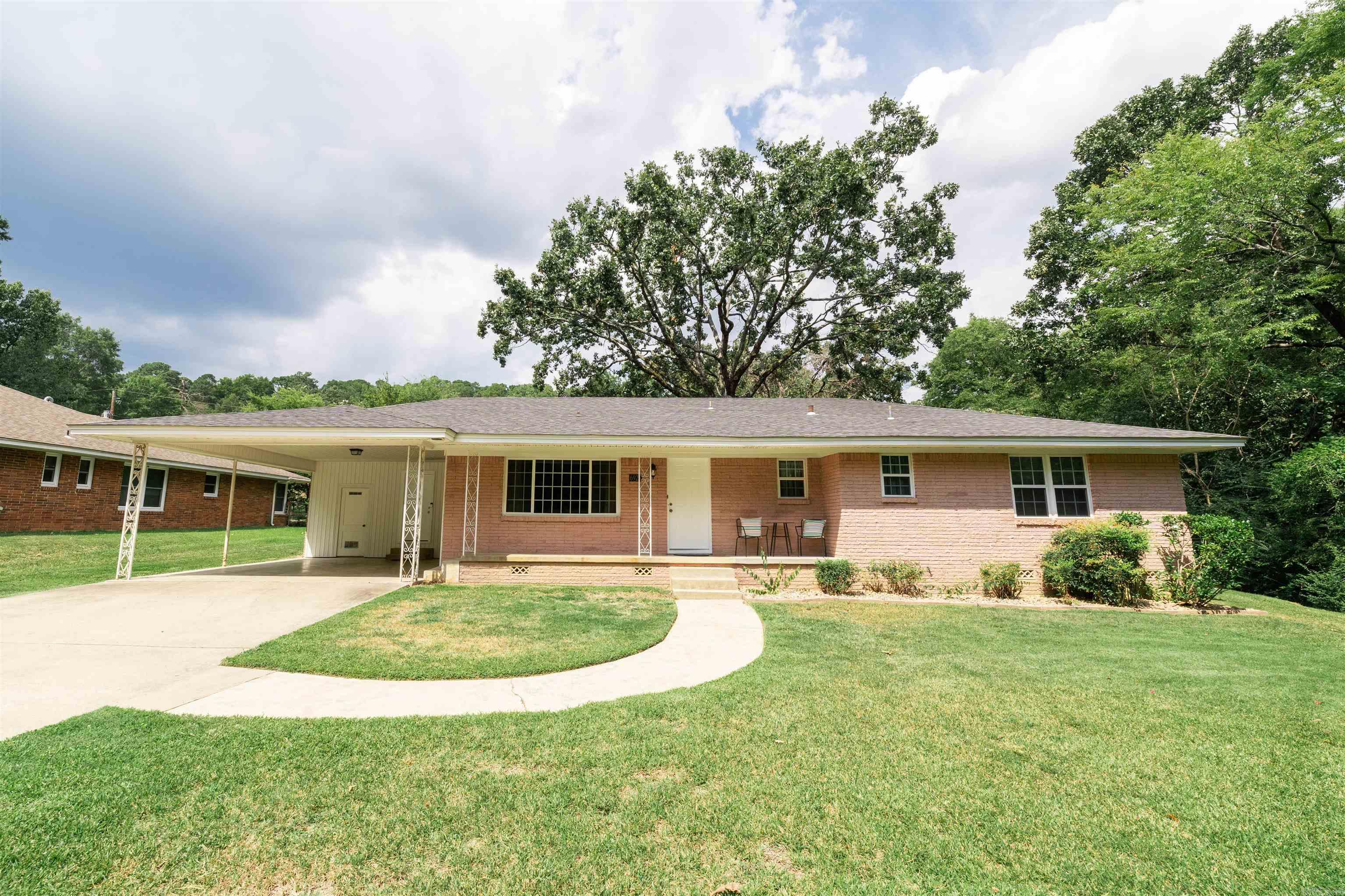 6924 W Markham  Little Rock, AR