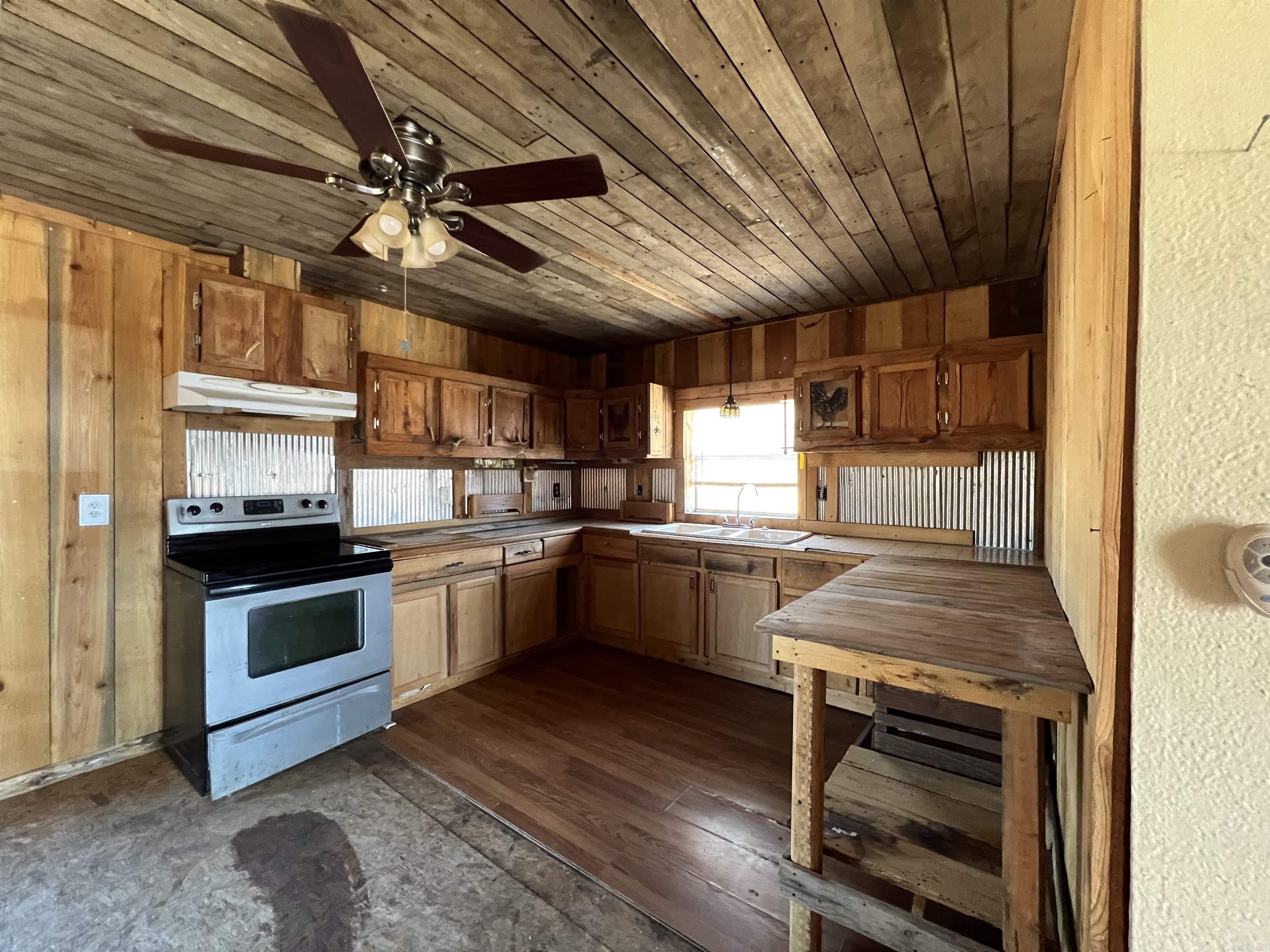 699  Almond  Jerusalem, AR