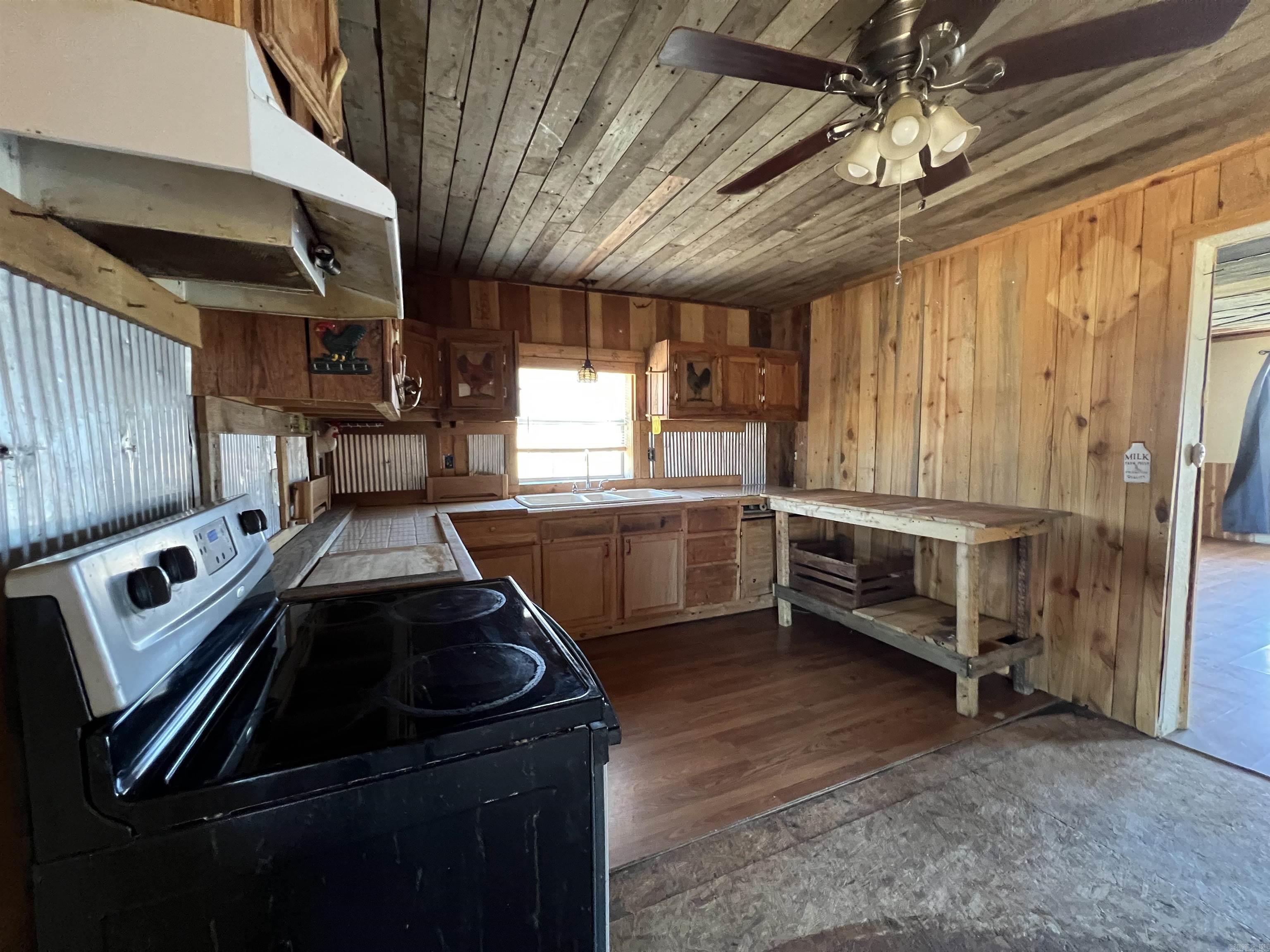 699  Almond  Jerusalem, AR