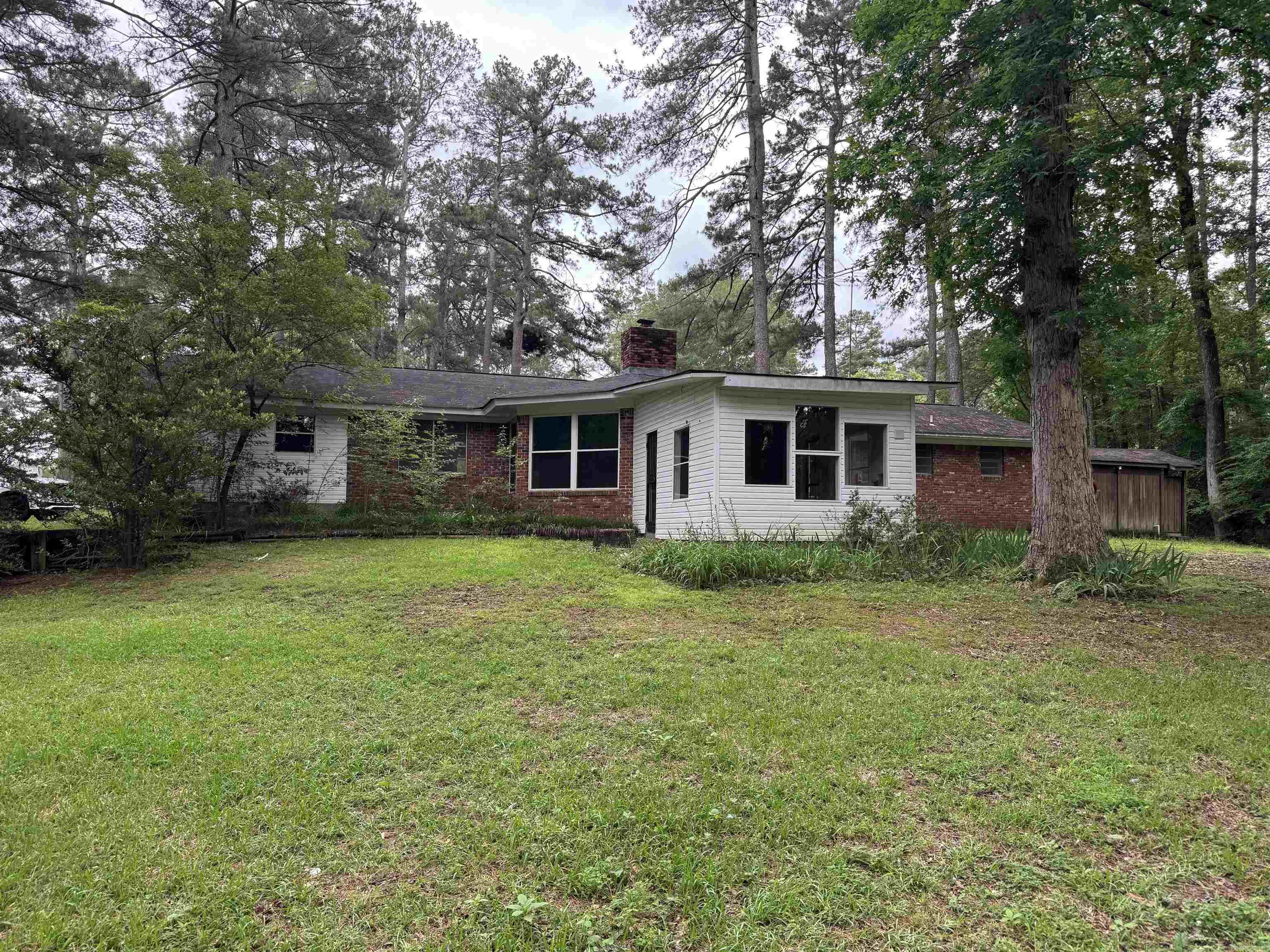7411  SUBURBIA DR  Pine Bluff, AR
