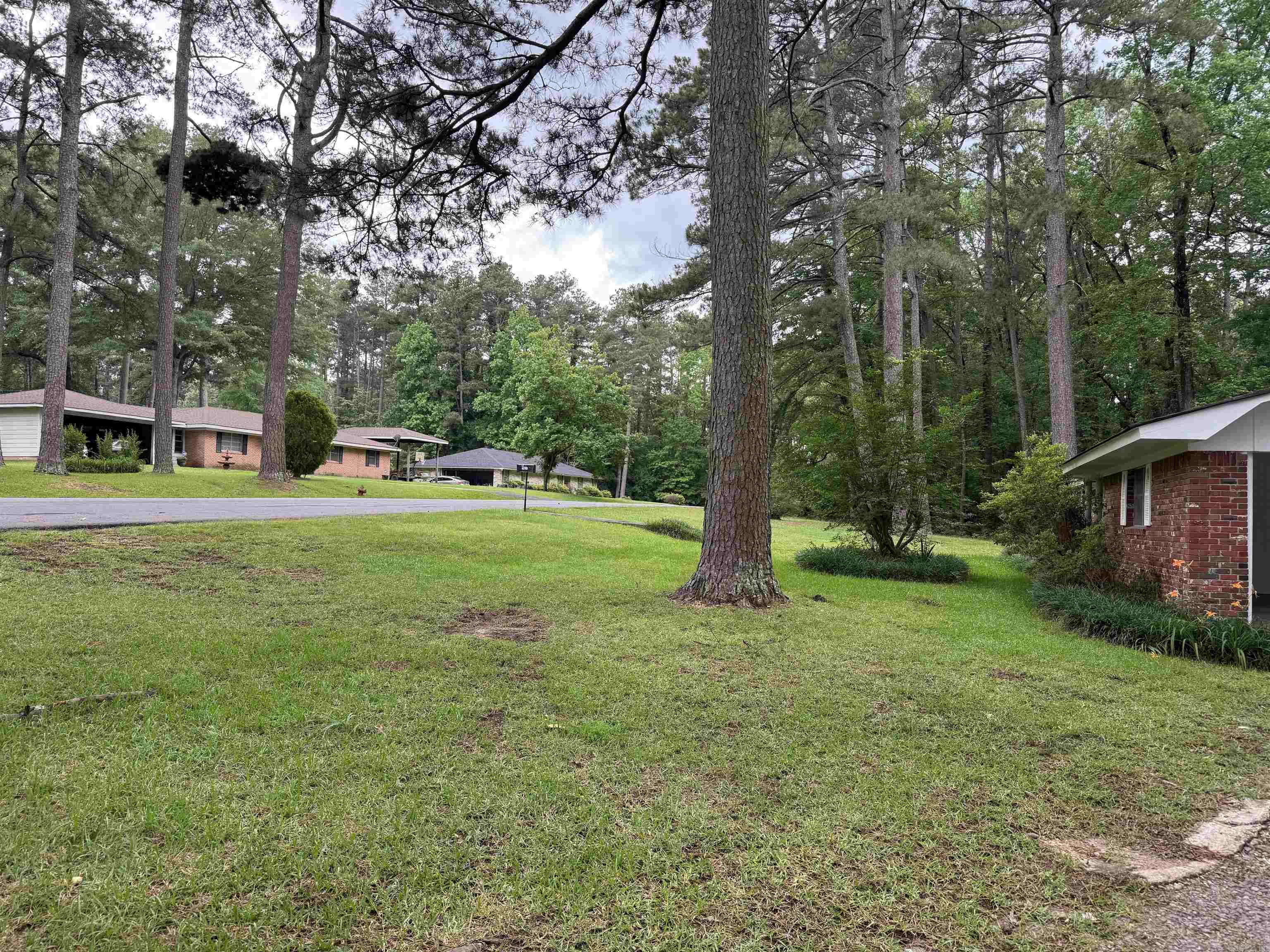 7411  SUBURBIA DR  Pine Bluff, AR