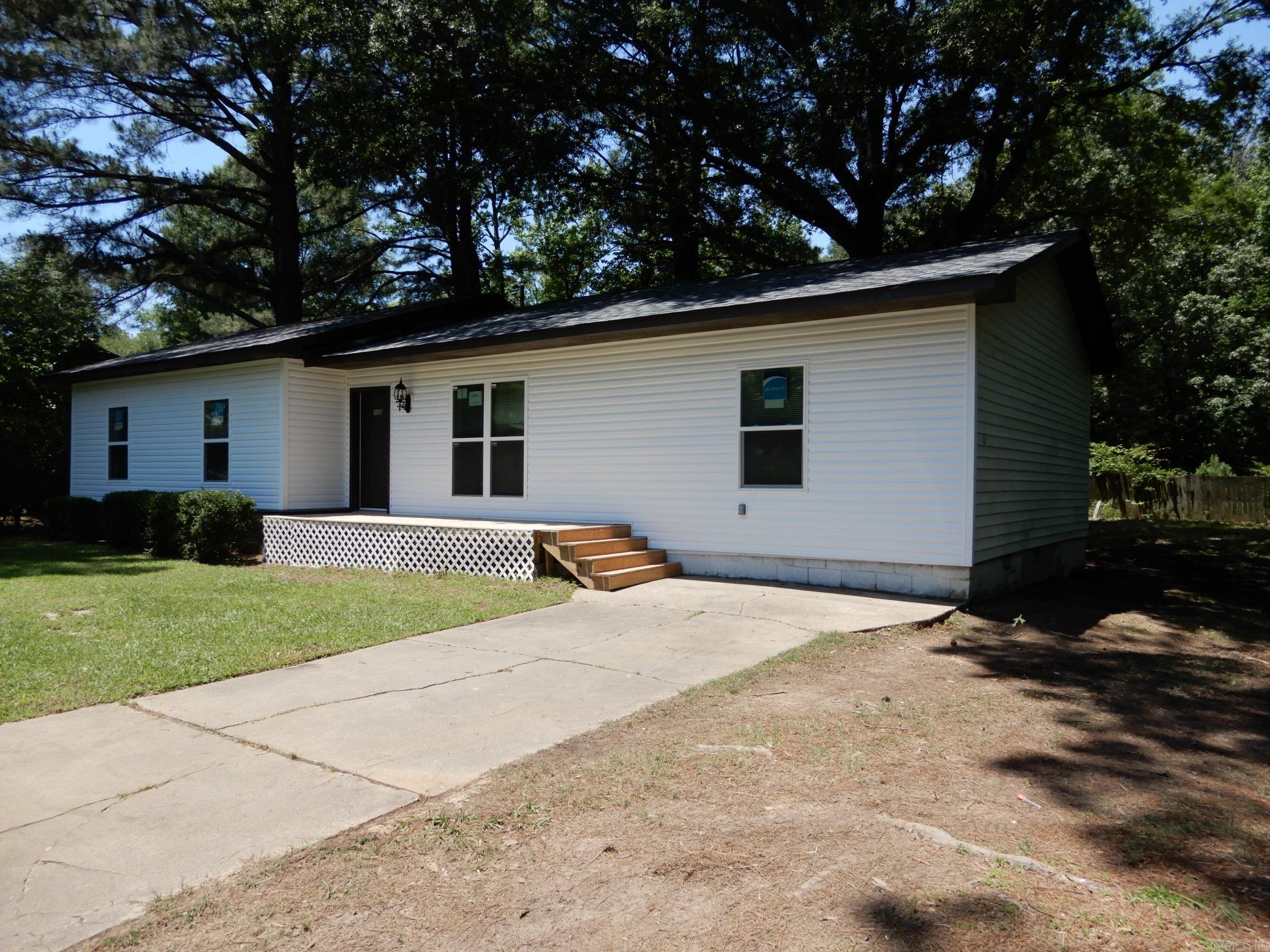 100  Douglas  Judsonia, AR