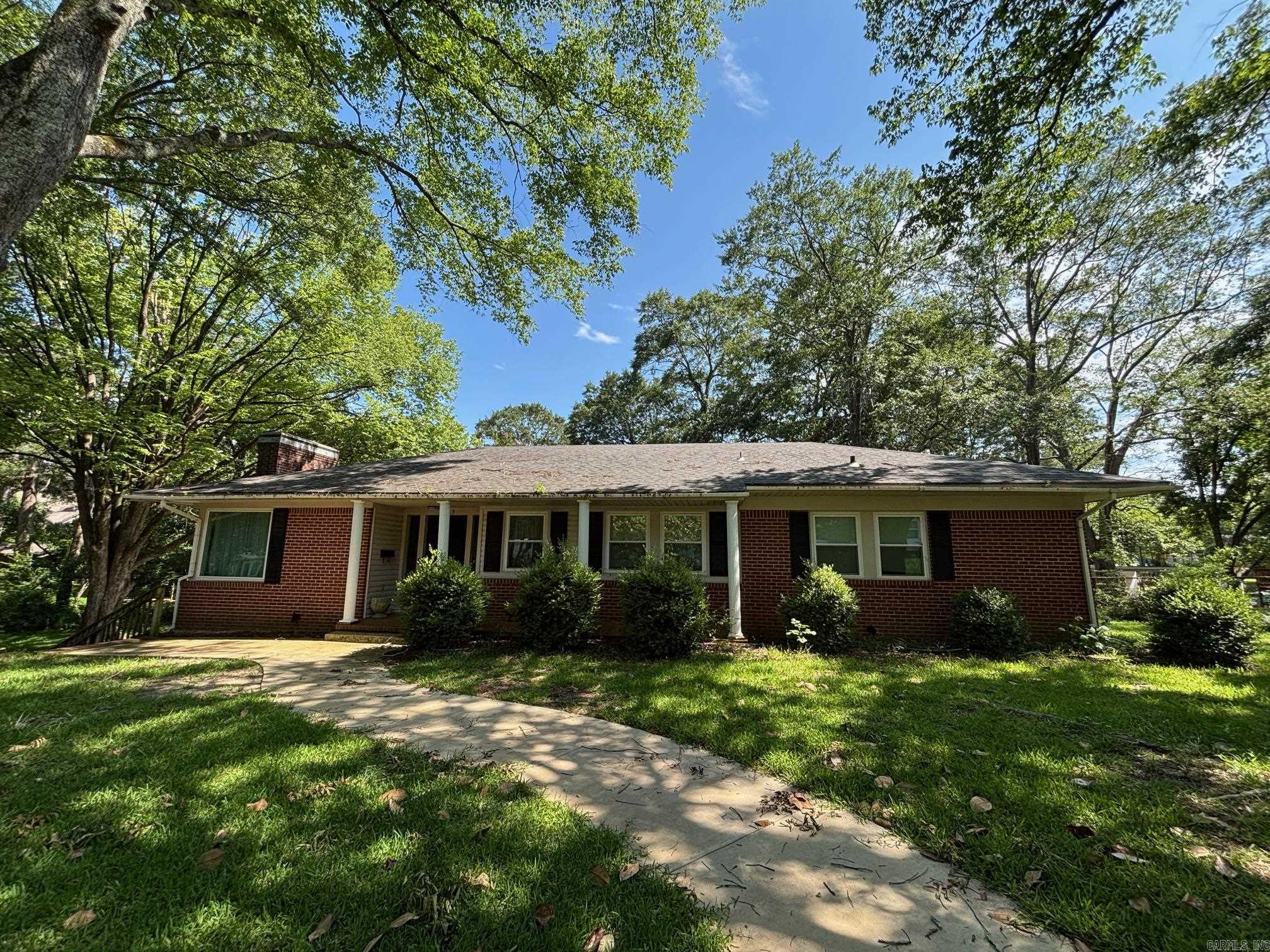 1223 W Elm St  El Dorado, AR