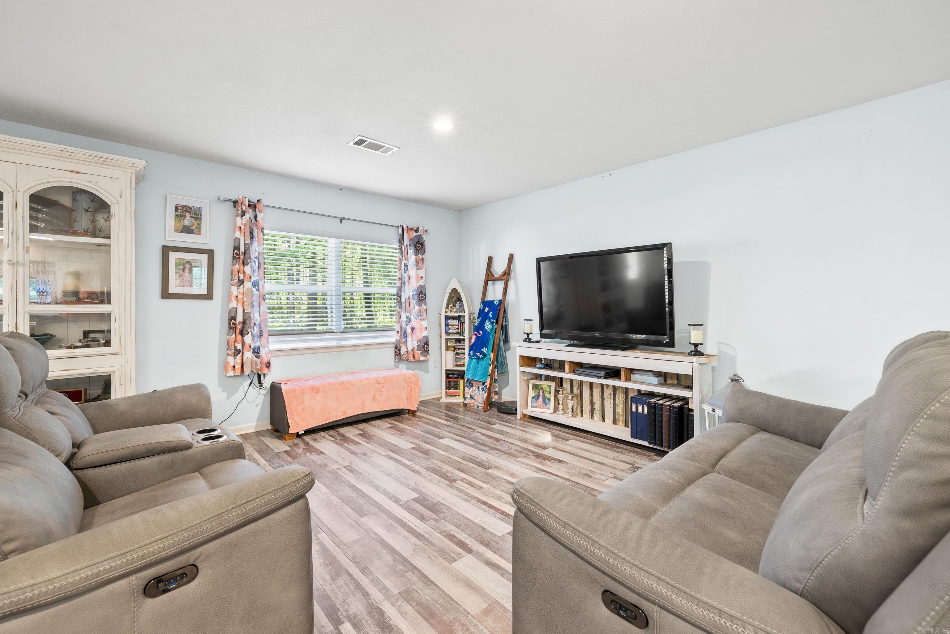 8011  Dial  Rison, AR
